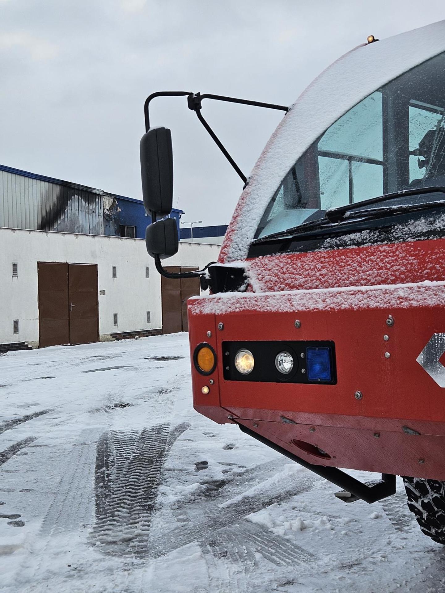 Požiar haly na letisku v Brne (1)