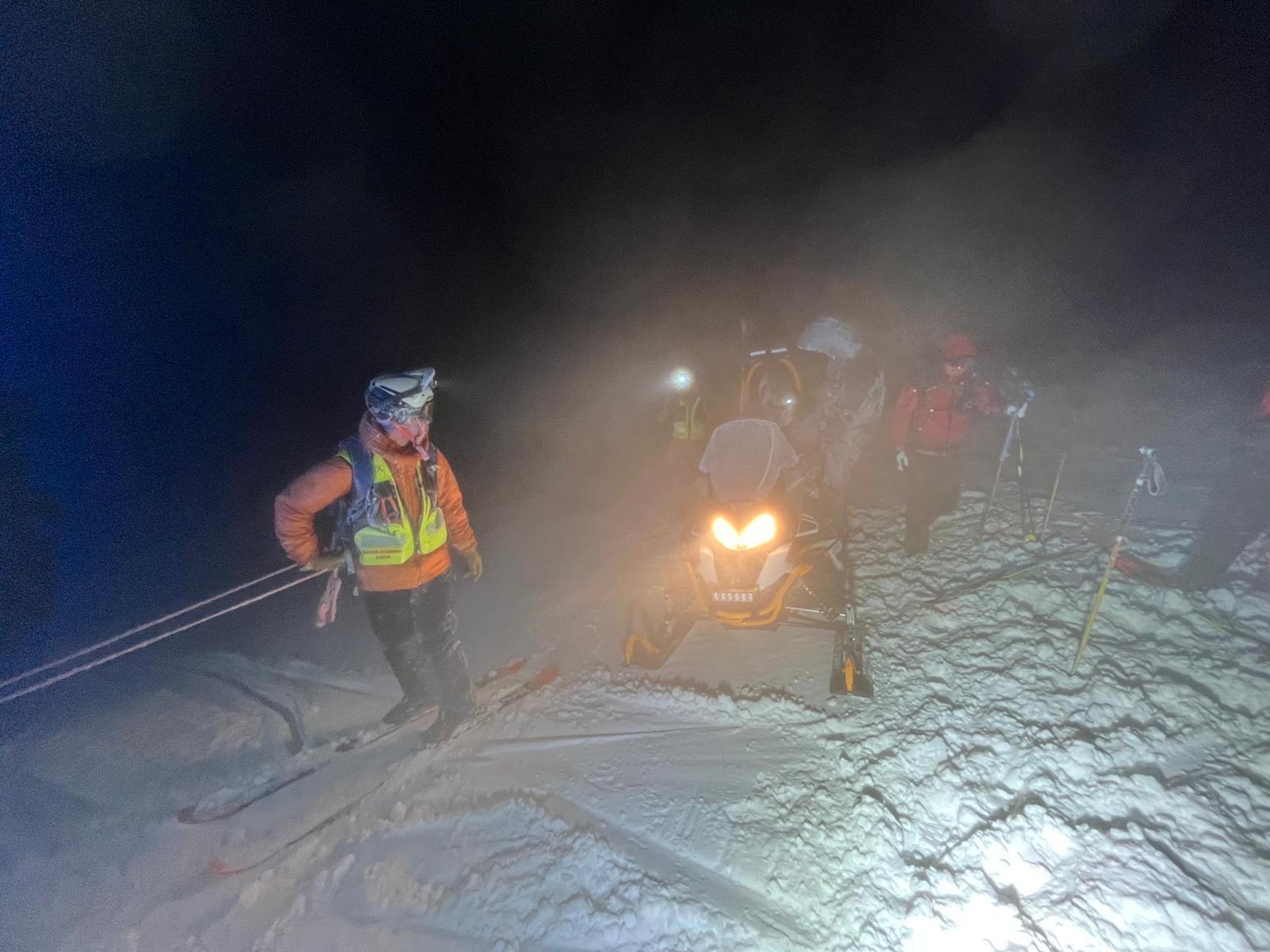 Horskí záchranári pomáhala uviaznutým turistom v Nízkych Tatrách.