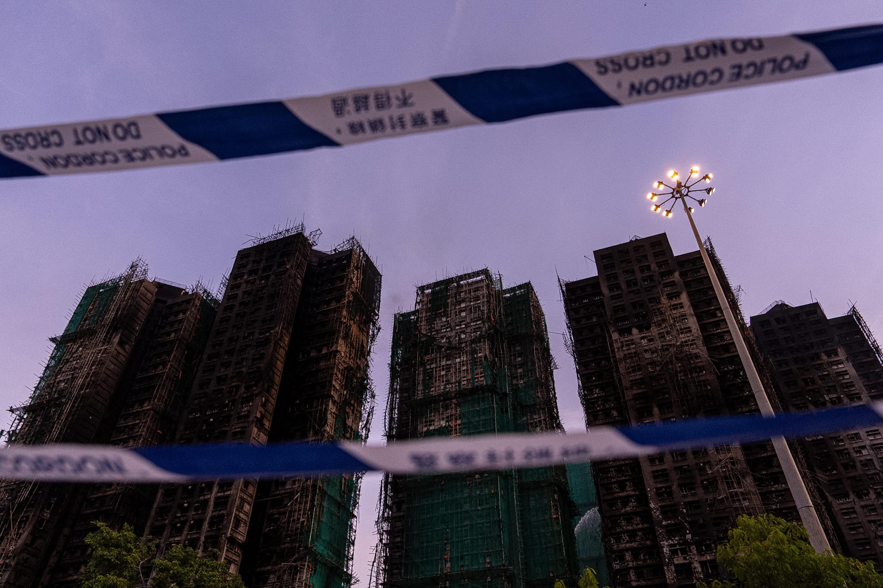 Požiar v bytovom komplexe v Hongkongu