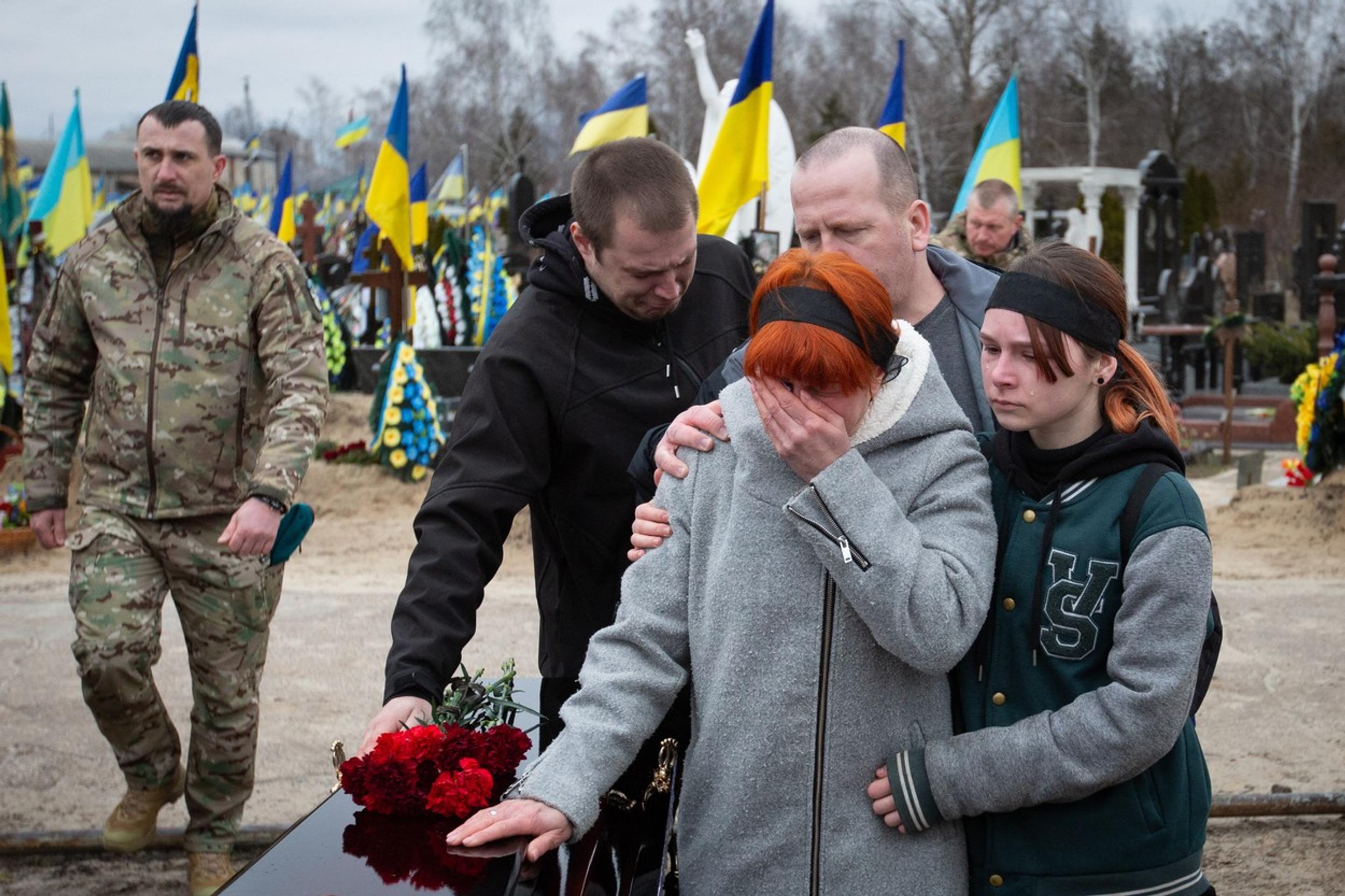 Pohreb Oleha a jeho syna Mykytu, ktorí zahynuli v bitke o Bachmut.