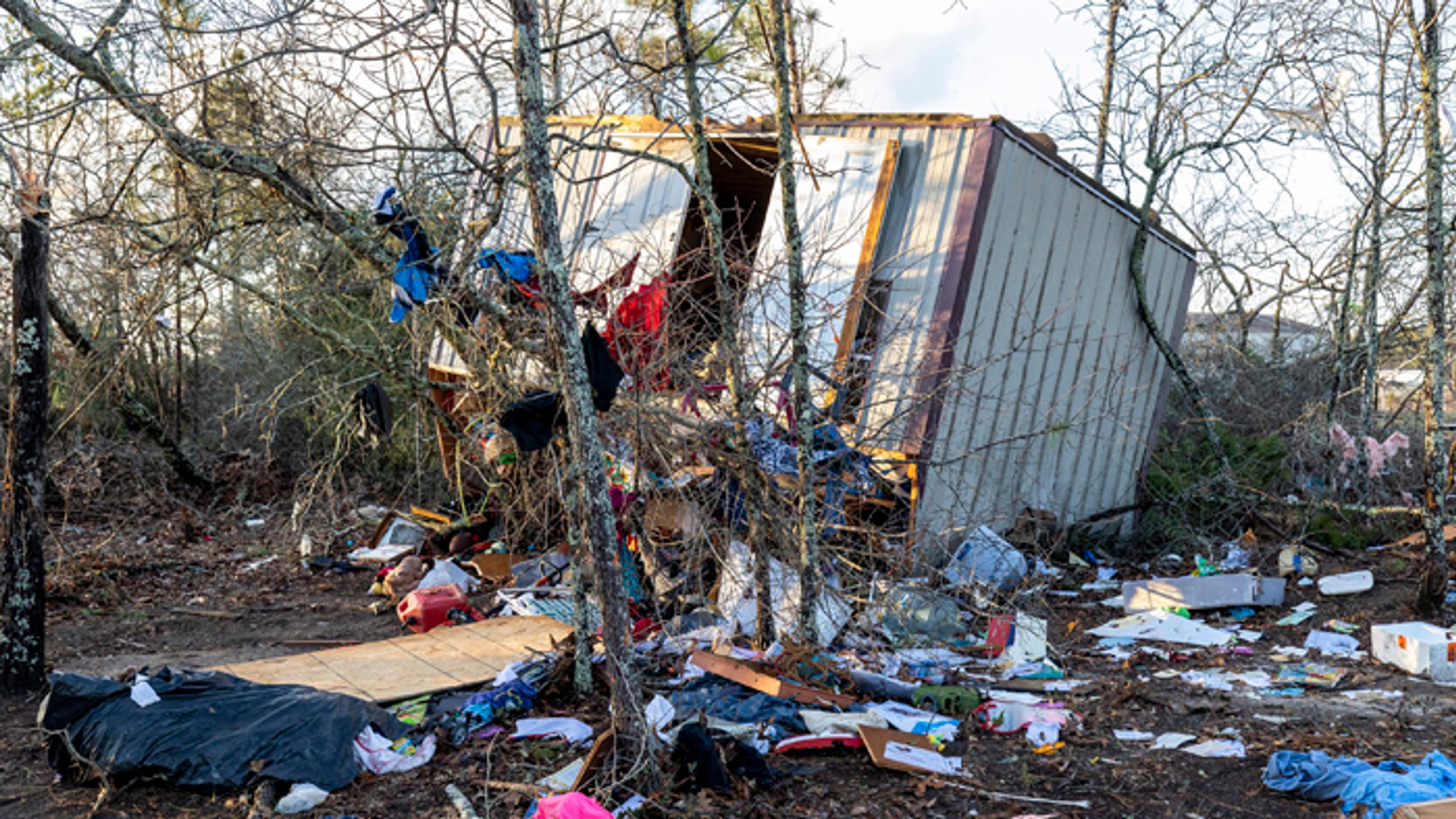 Alabamu zasiahlo tornádo.