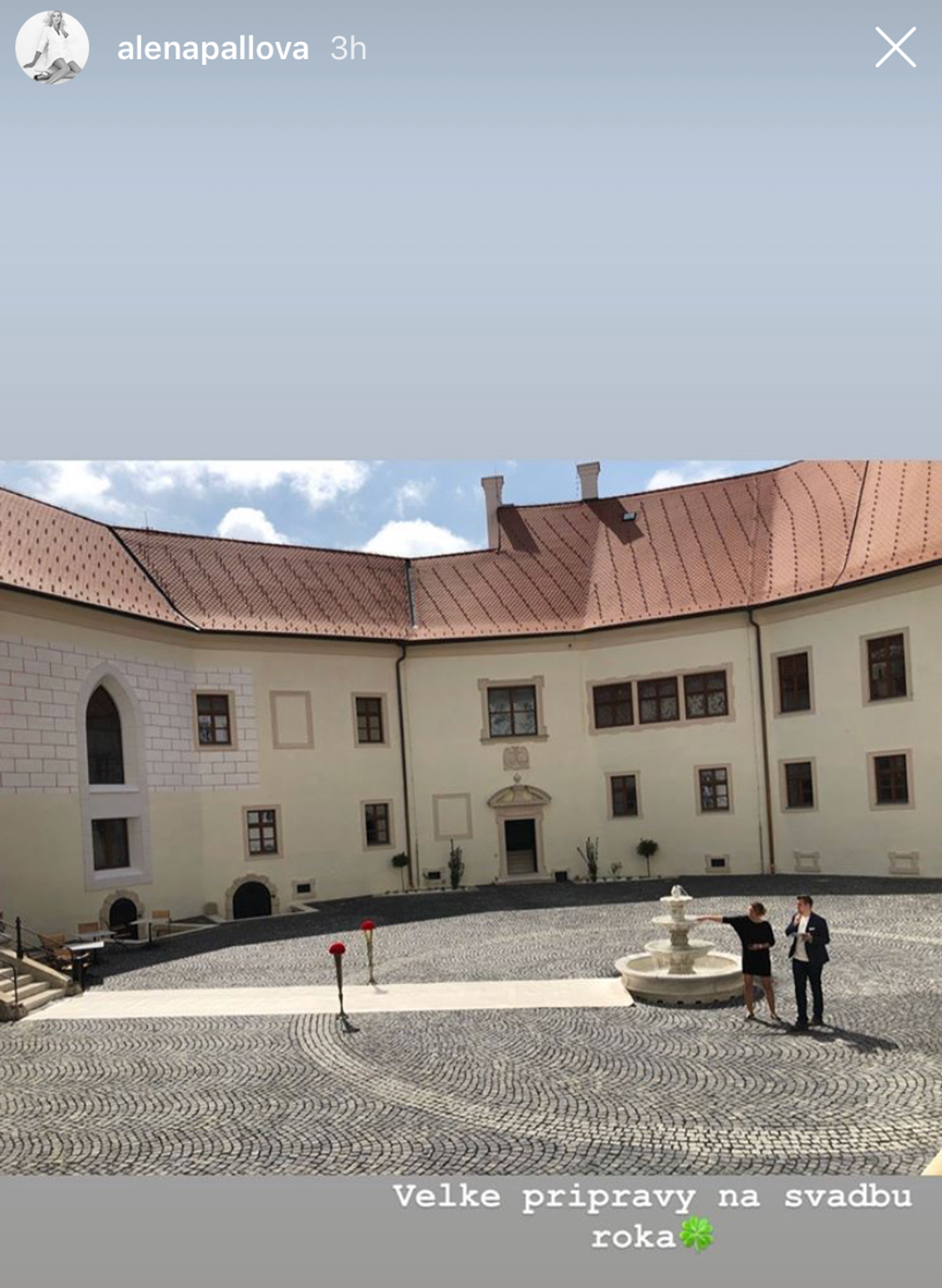 Krásne nádvorie zámku.