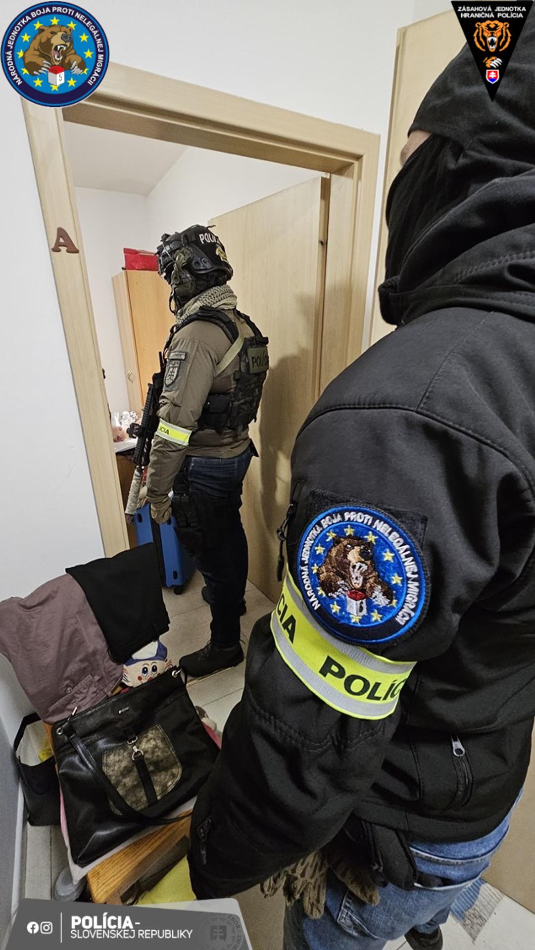 Ťažko zdravotne postihnutého muža nútili žobrať.