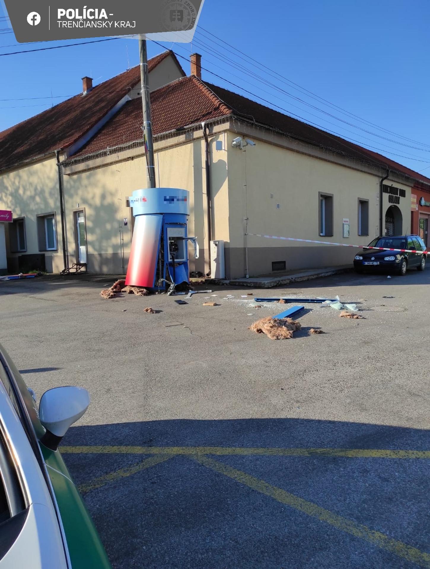 Výbuch bankomatu v obci Oslany.