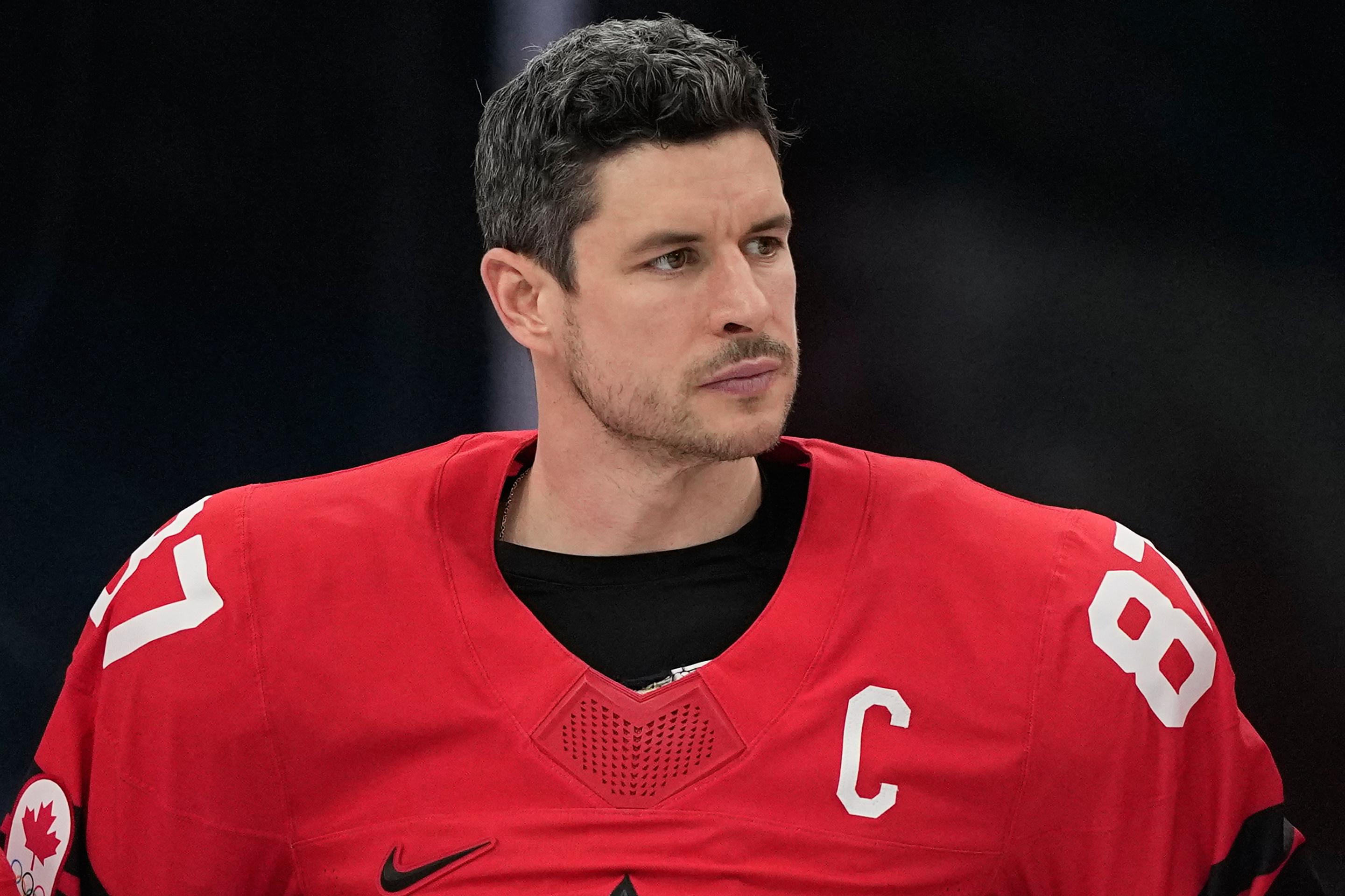 Na snímke kanadský hokejista Sidney Crosby reaguje po prehre vo finálovom dueli.