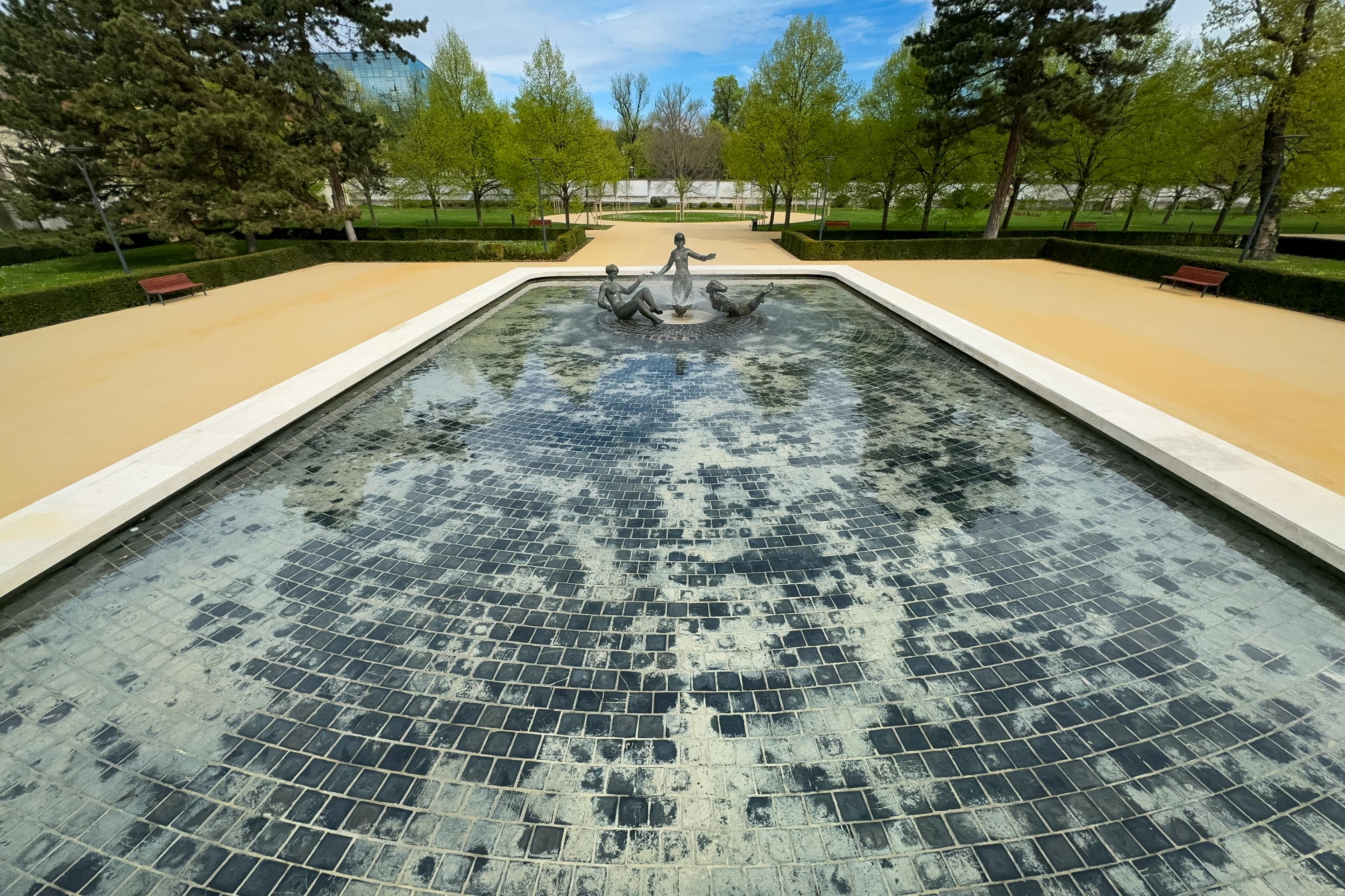 Na snímke priestory Grasalkovičovej záhrady po jej rekonštrukcii .