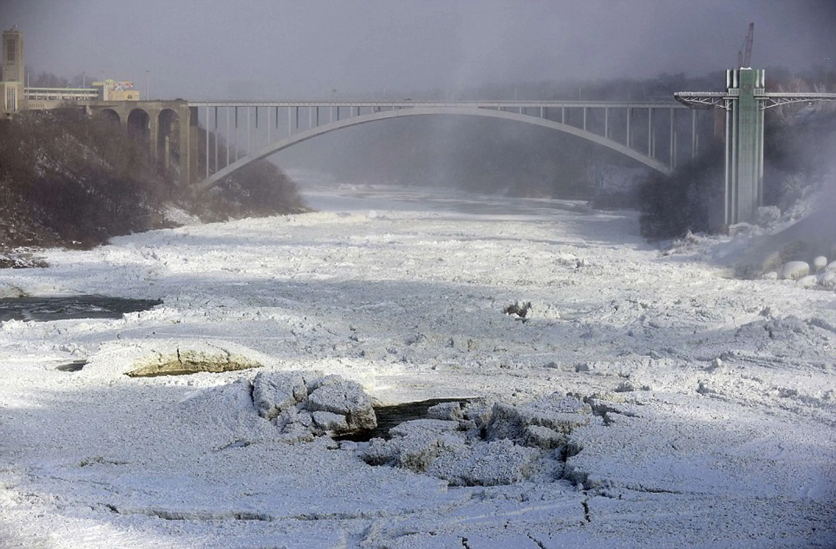 Zamrznuté Niagarské vodopády