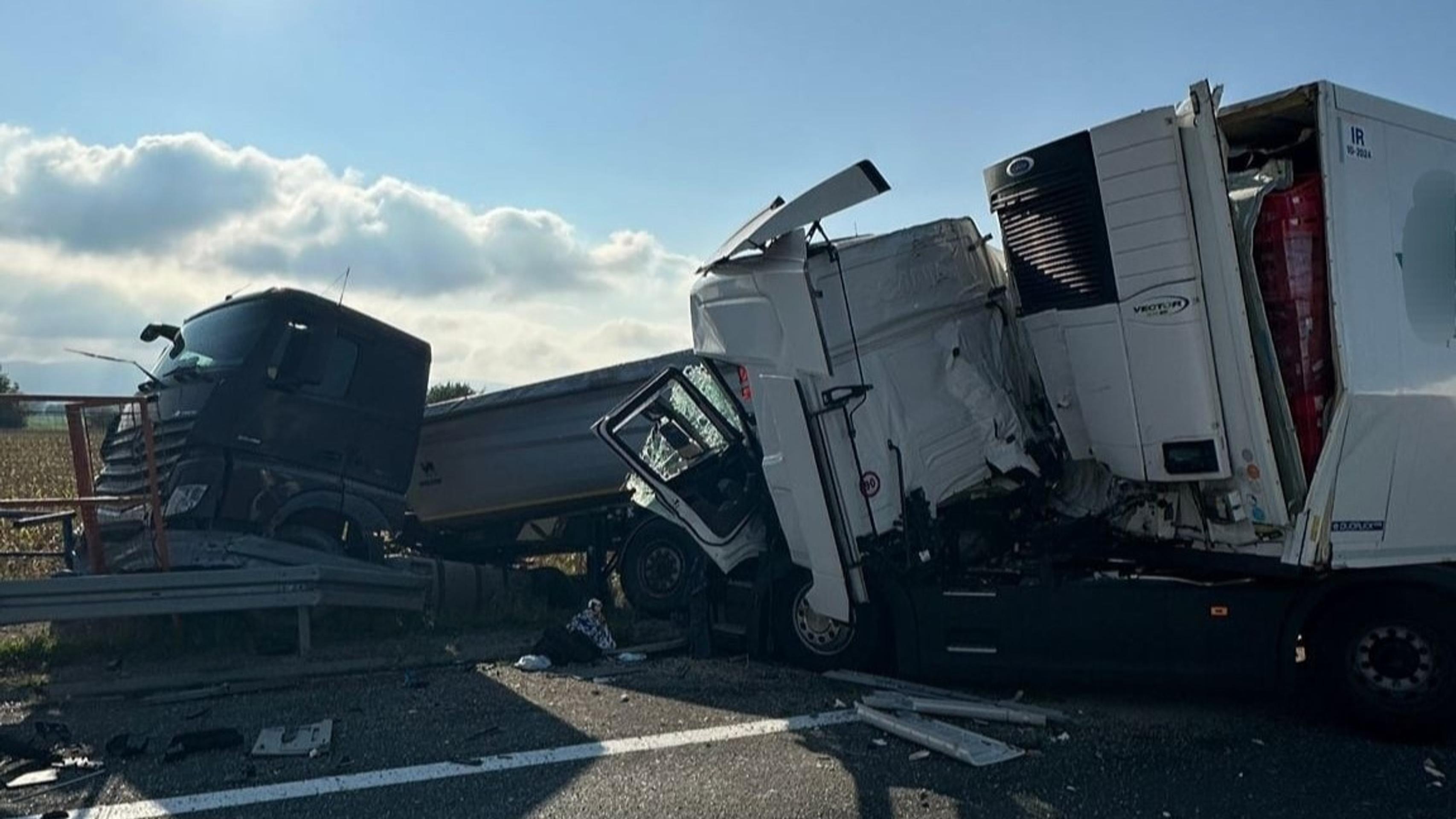 Nehoda kamiónov na diaľnici D1