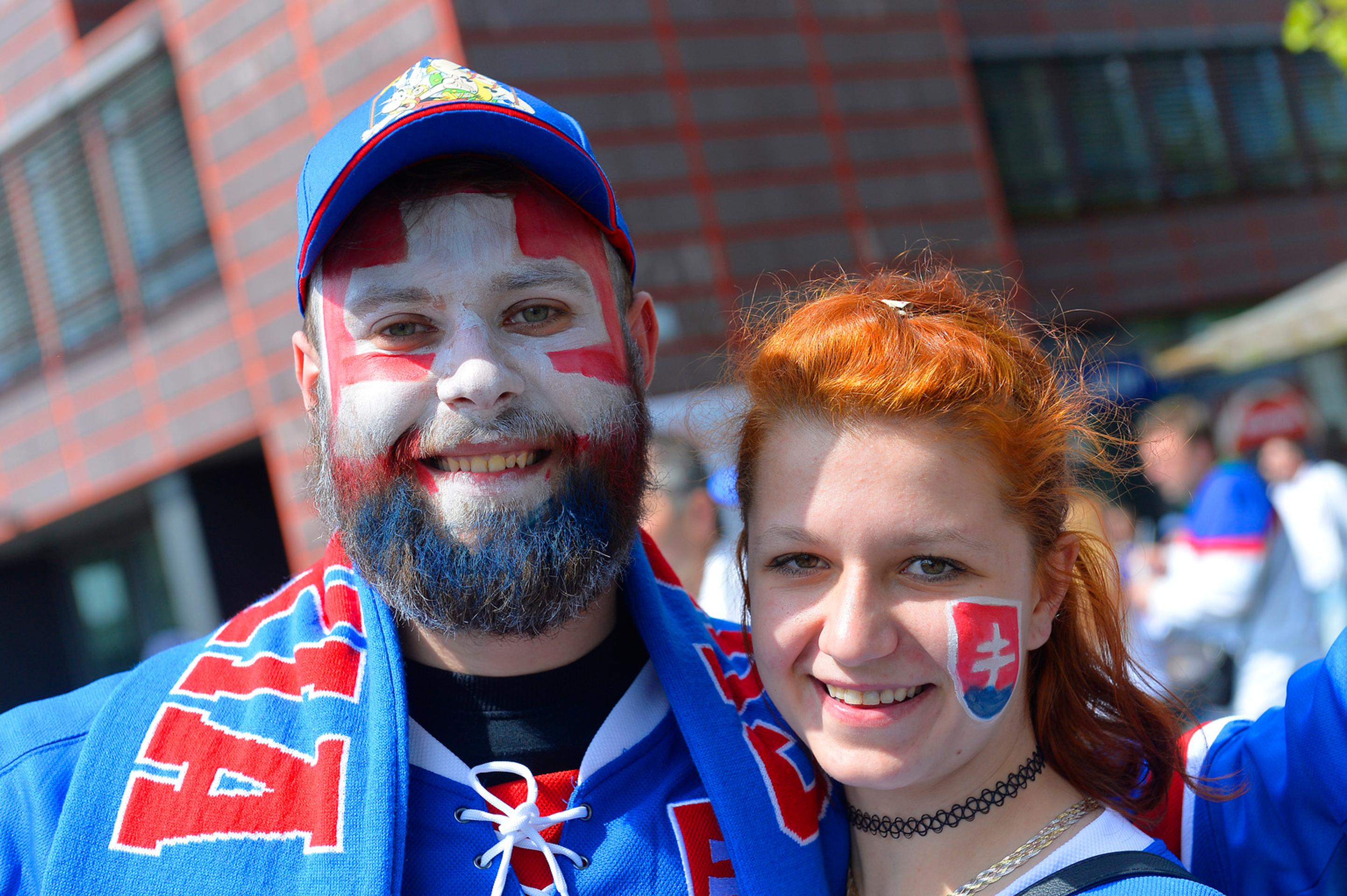 Na snímke slovenskí fanúšikovia pred zápasom Slovensko - Taliansko.