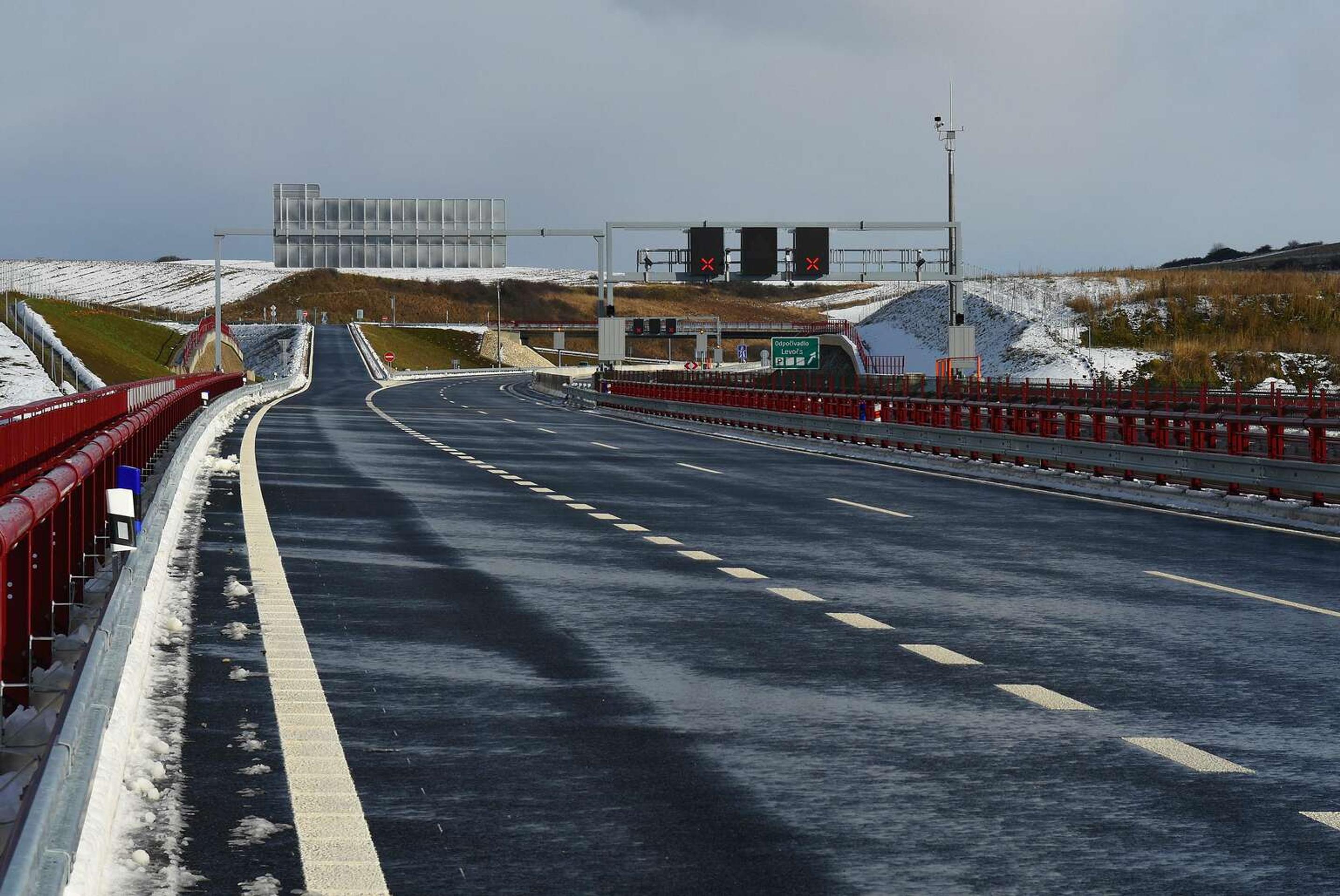 Na snímke pohľad na novootvorený diaľničný úsek D1 Jánovce - Jablonov