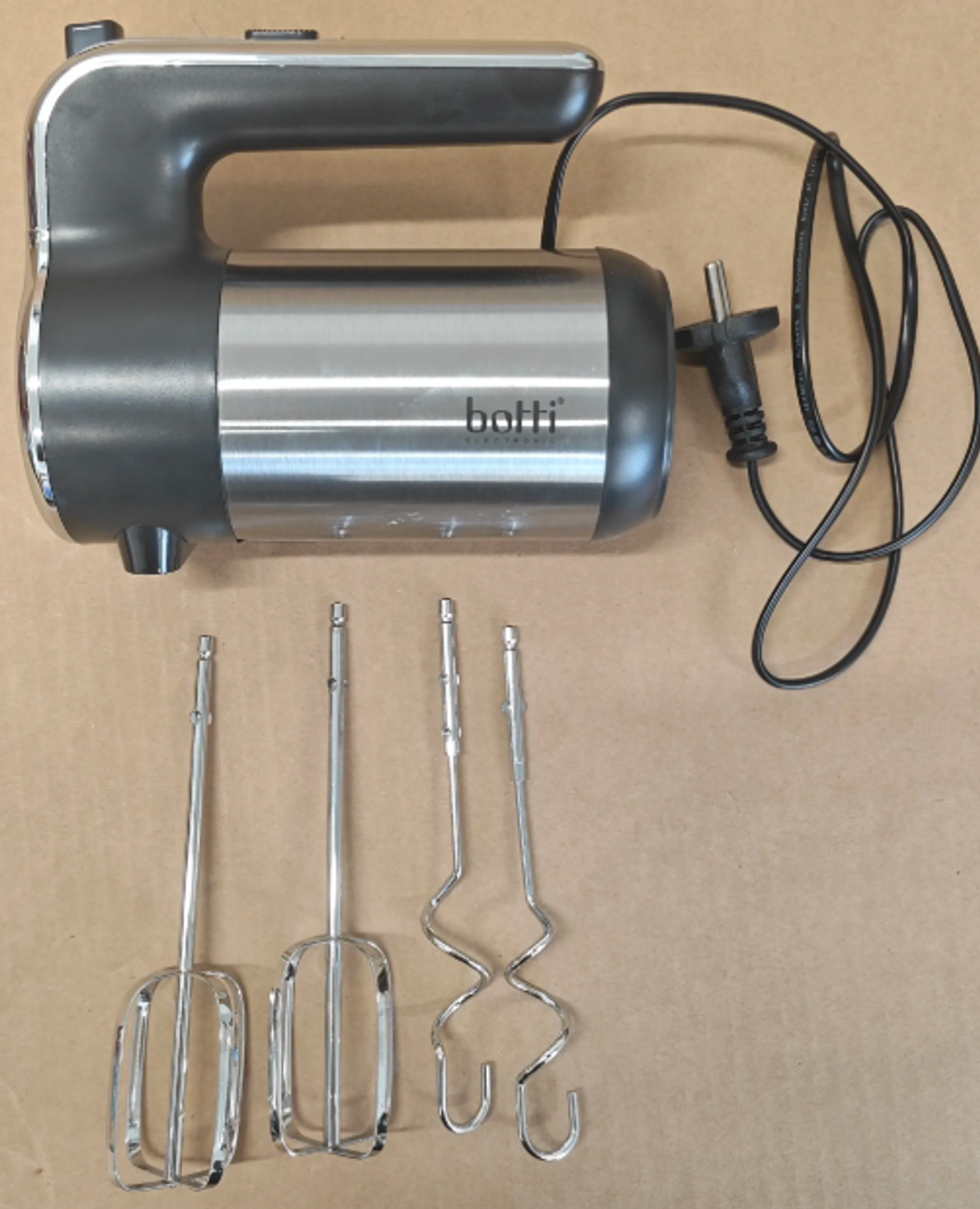 Mixér je nebezpečný.