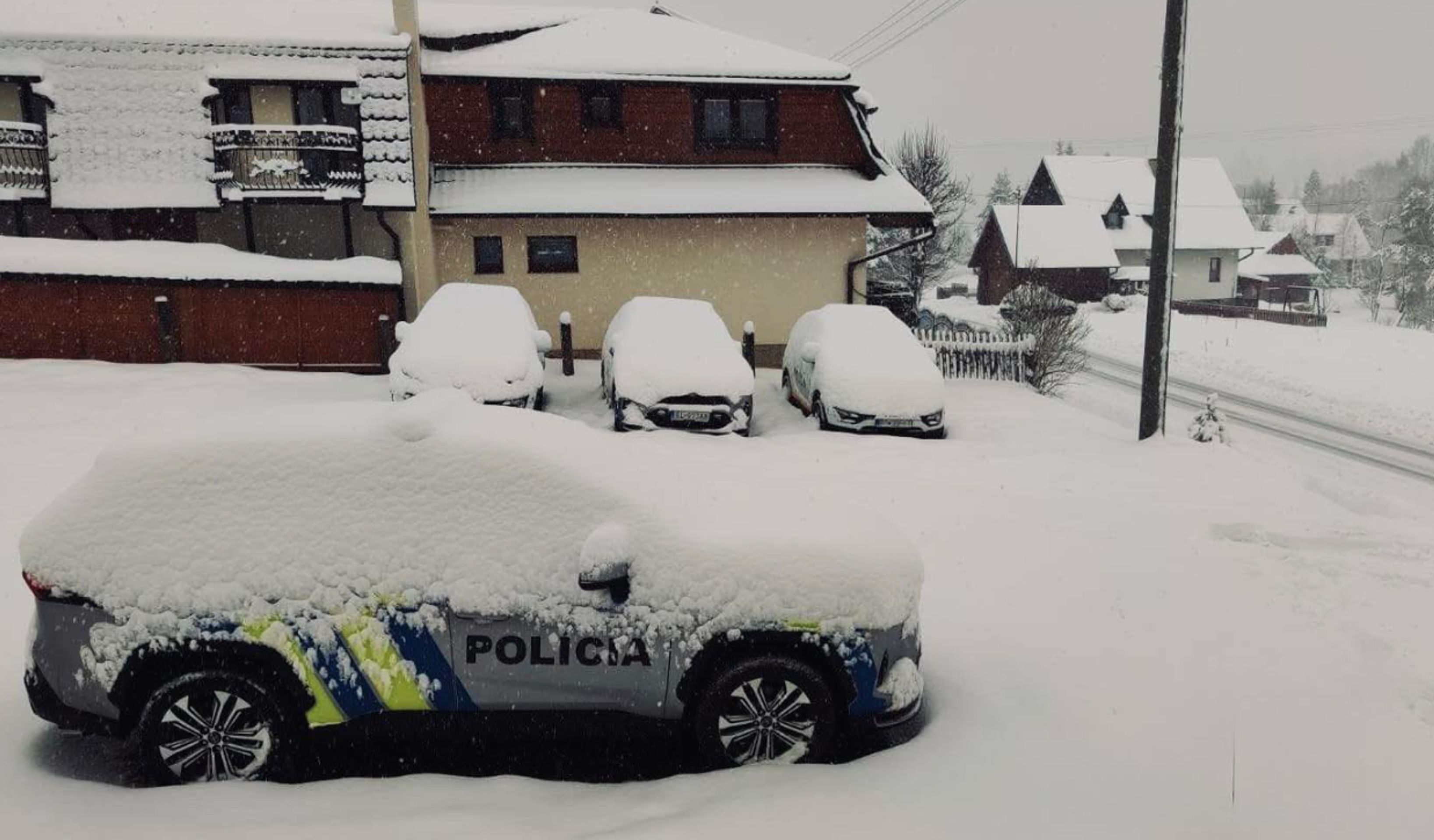 Sneh skomplikovali dopravu na niektorých miestach.