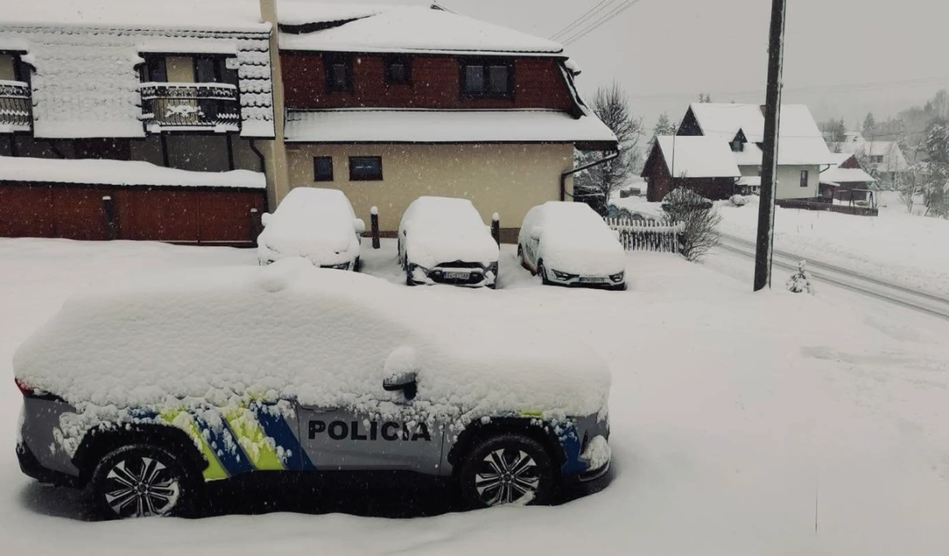 Sneh skomplikovali dopravu na niektorých miestach.