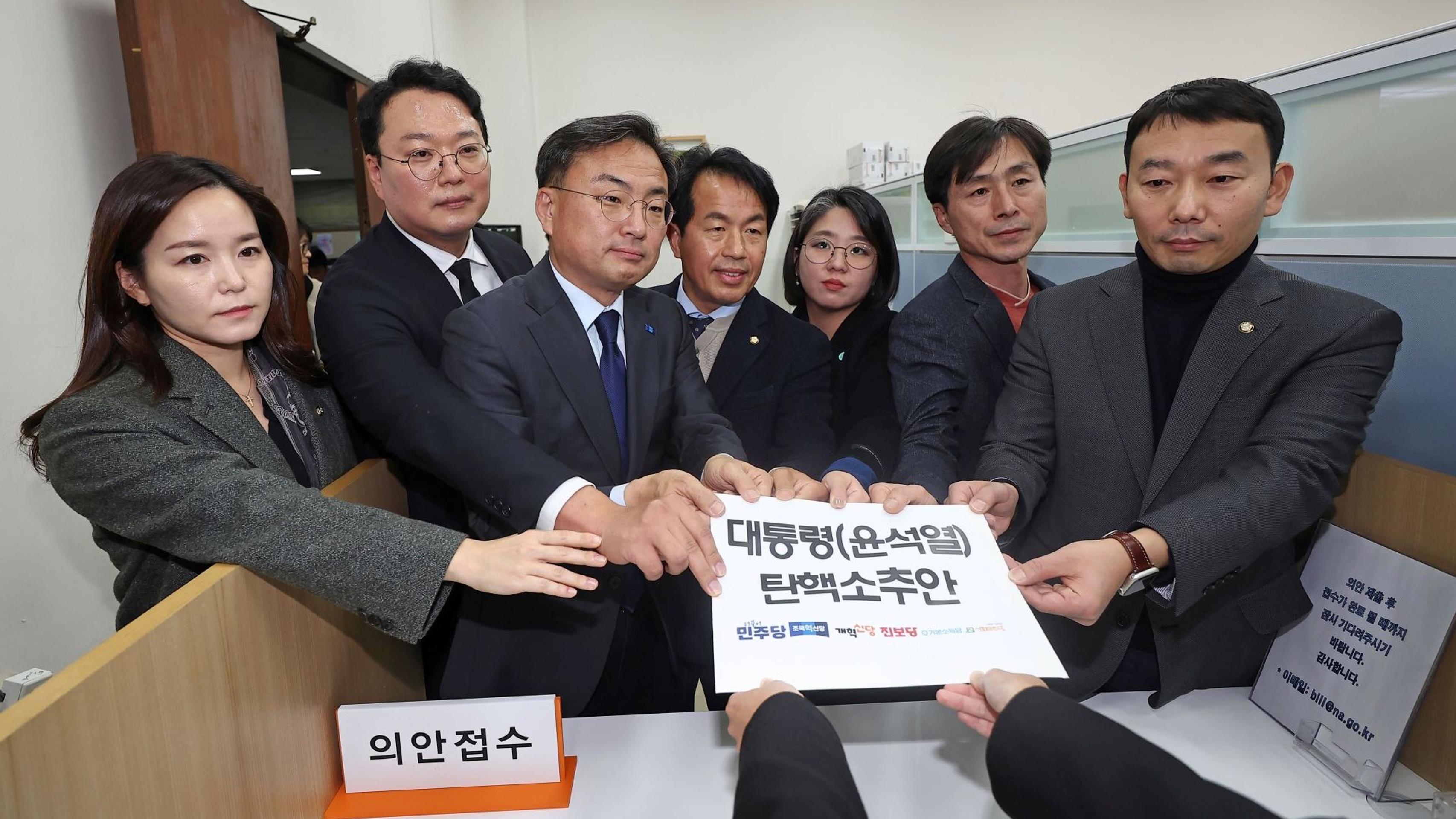 Mimoriadne stanné právo v Južnej Kórei