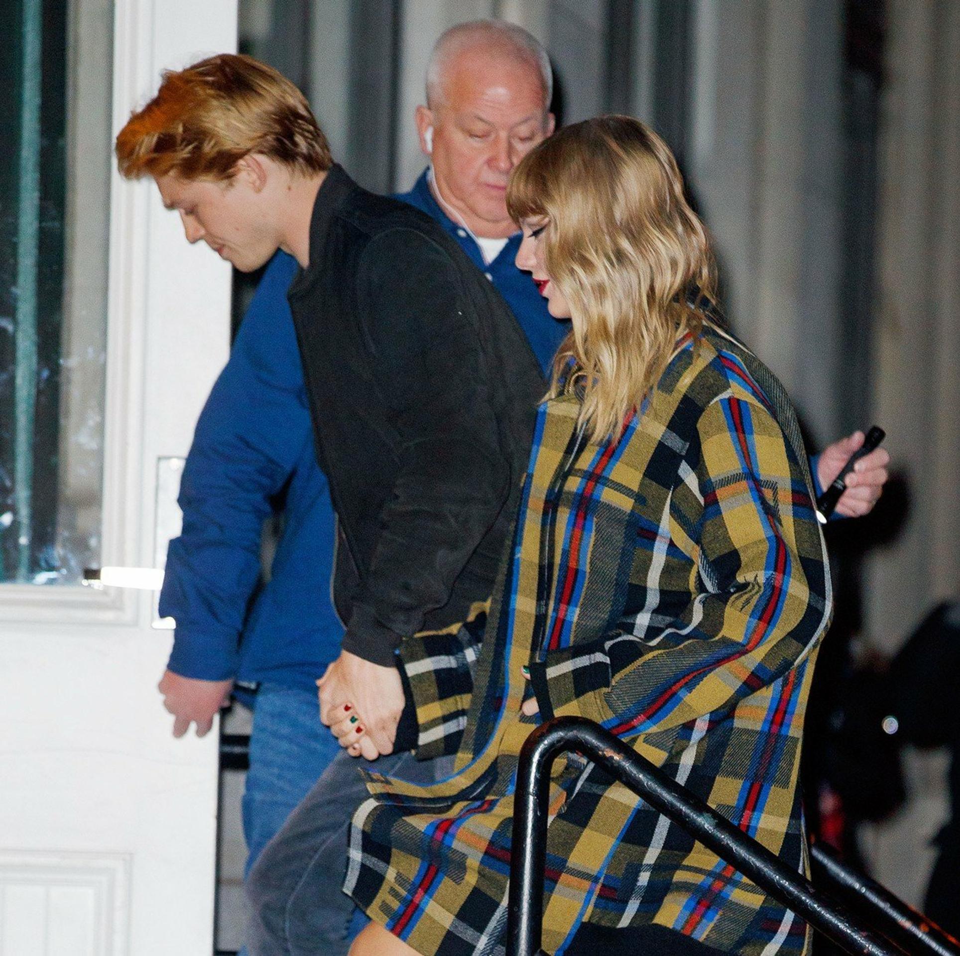 Taylor Swift na verejnosti s priateľom