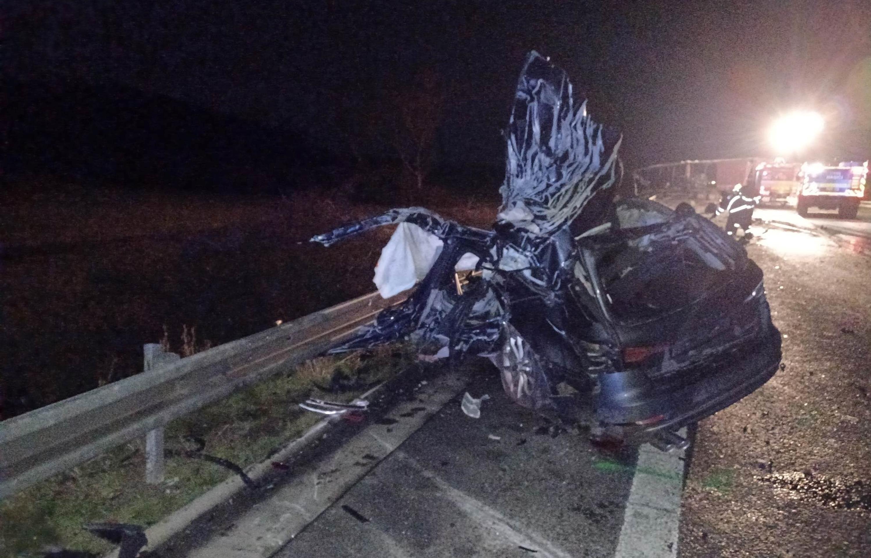 Z audi zostala len kopa šrotu, vodič zahynul.