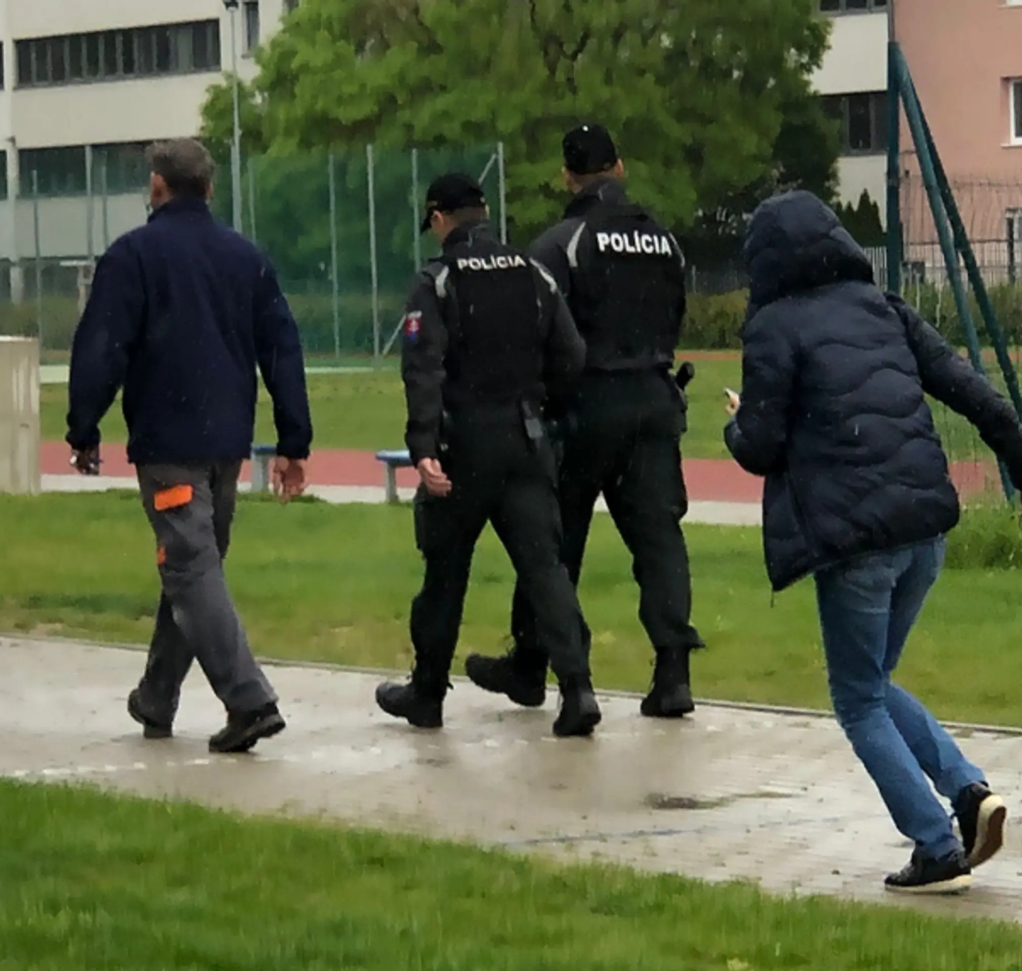Poplach na školách v Bratislave.