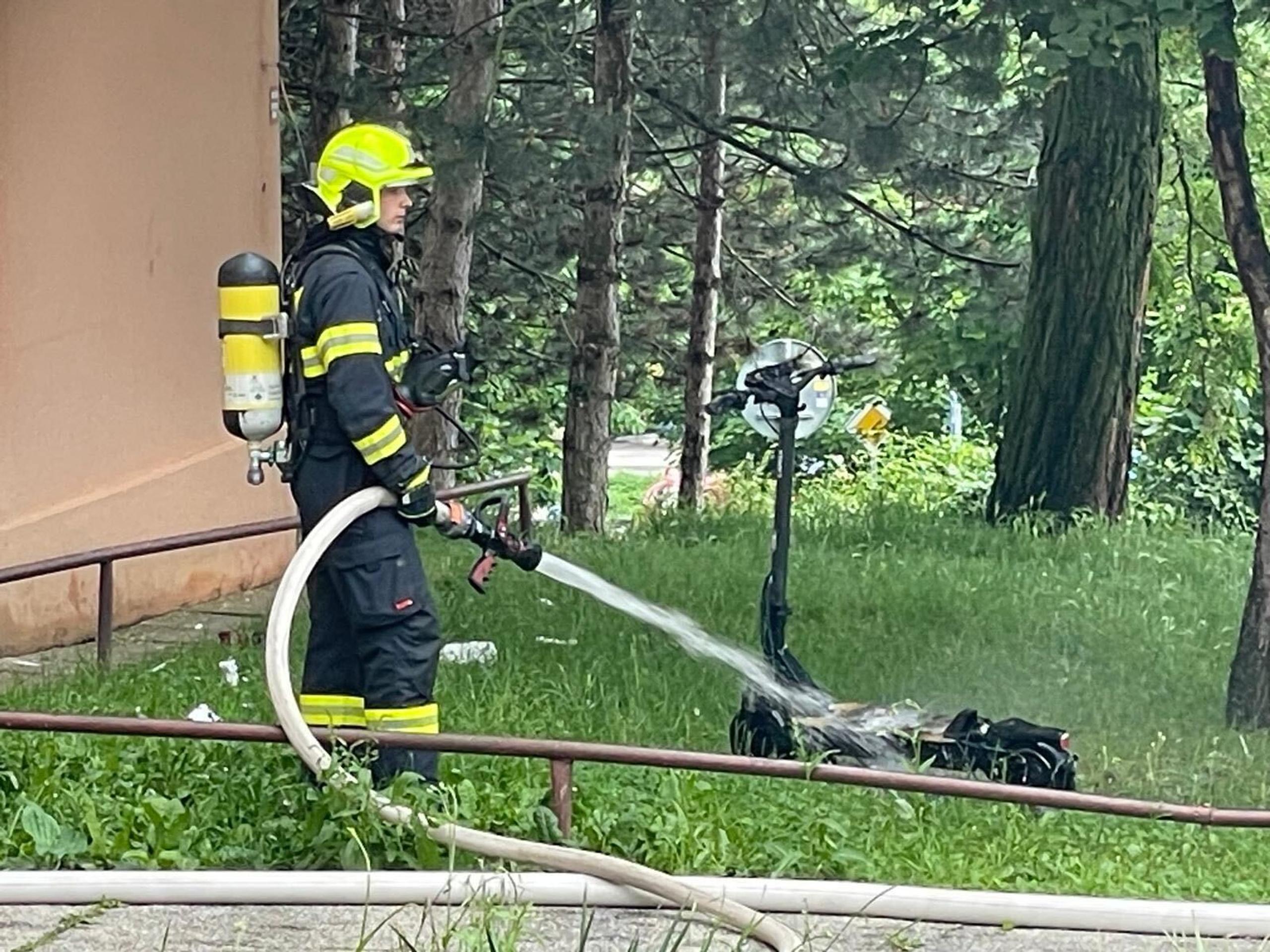 V byte vybuchla kolobežka.