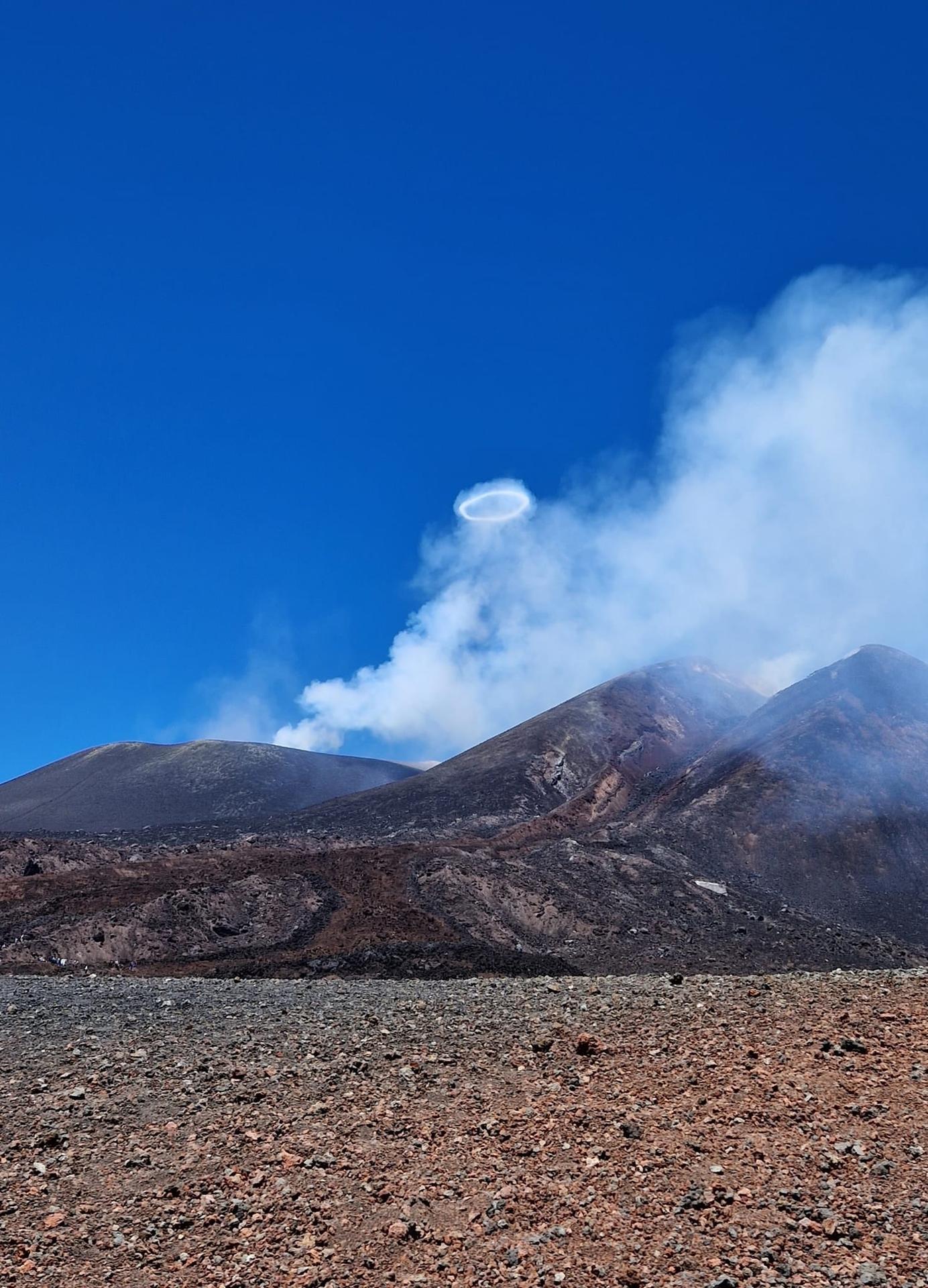 Kruhový oblak nad Etnou