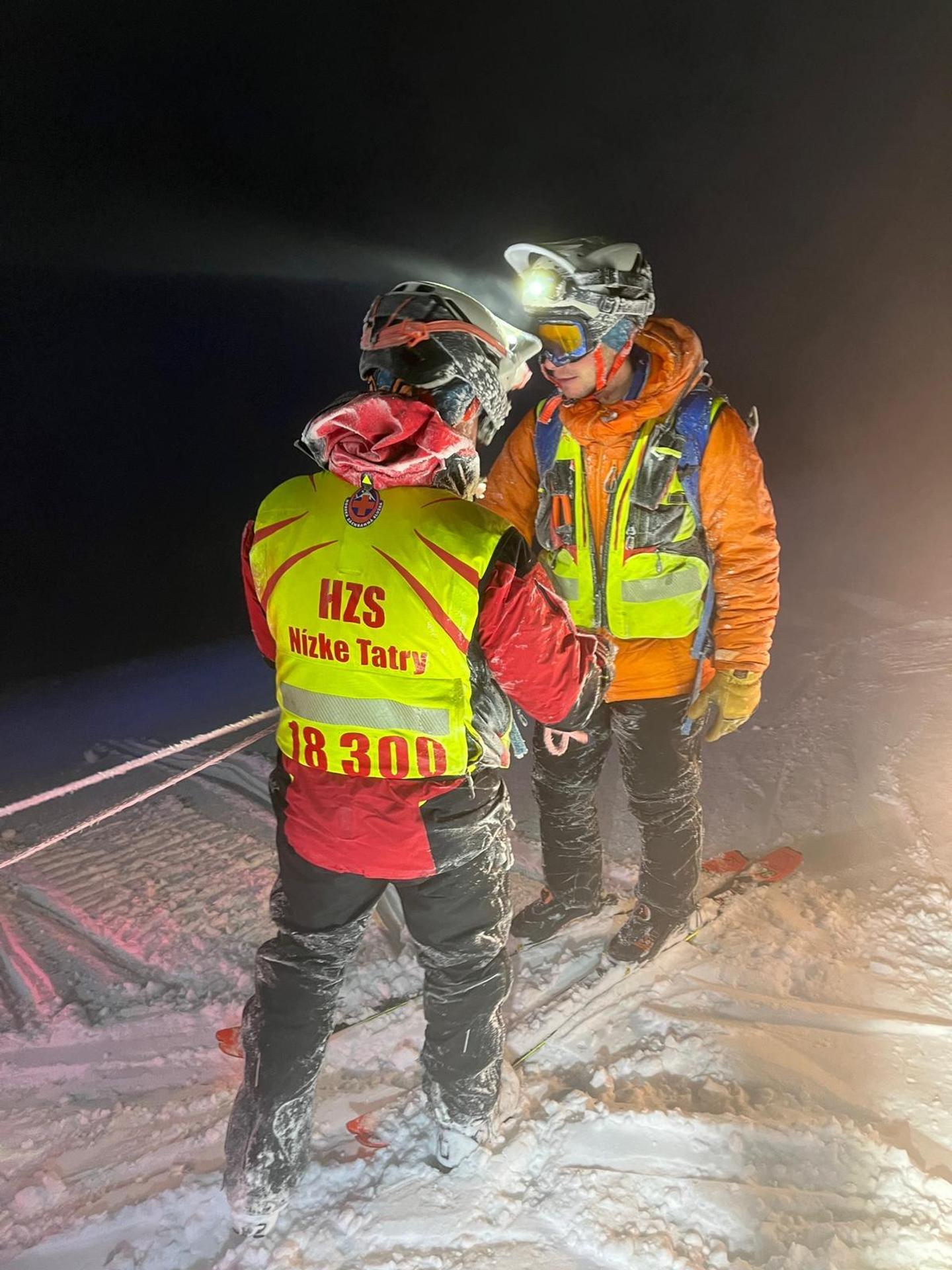 Horskí záchranári pomáhala uviaznutým turistom v Nízkych Tatrách.