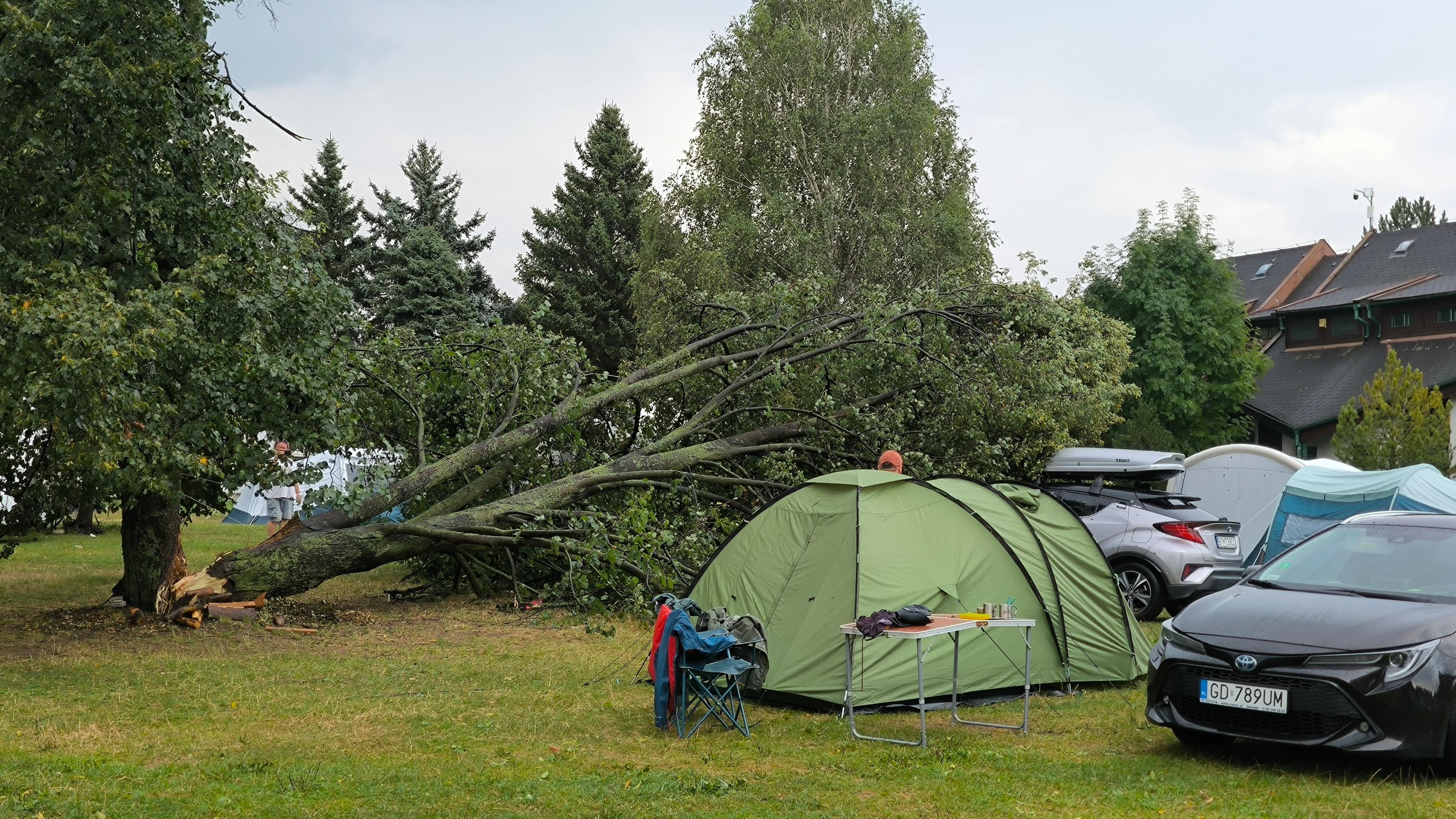 Búrka narobila škody v campingu pri Liptovskej Mare