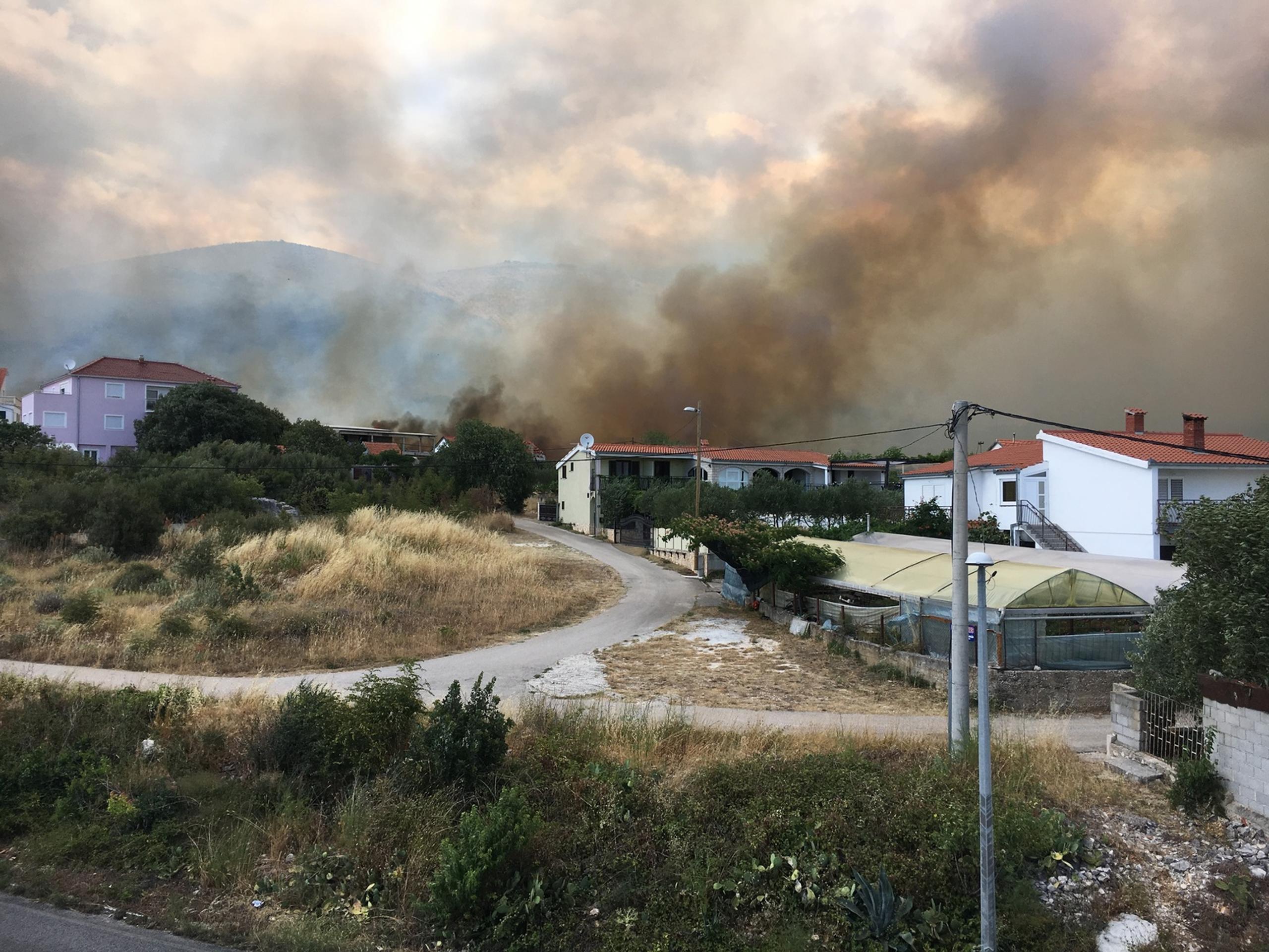 Mohutný požiar v obľúbenej destinácii Slovákov. Náš redaktor sa ocitol v ohnivom pekle