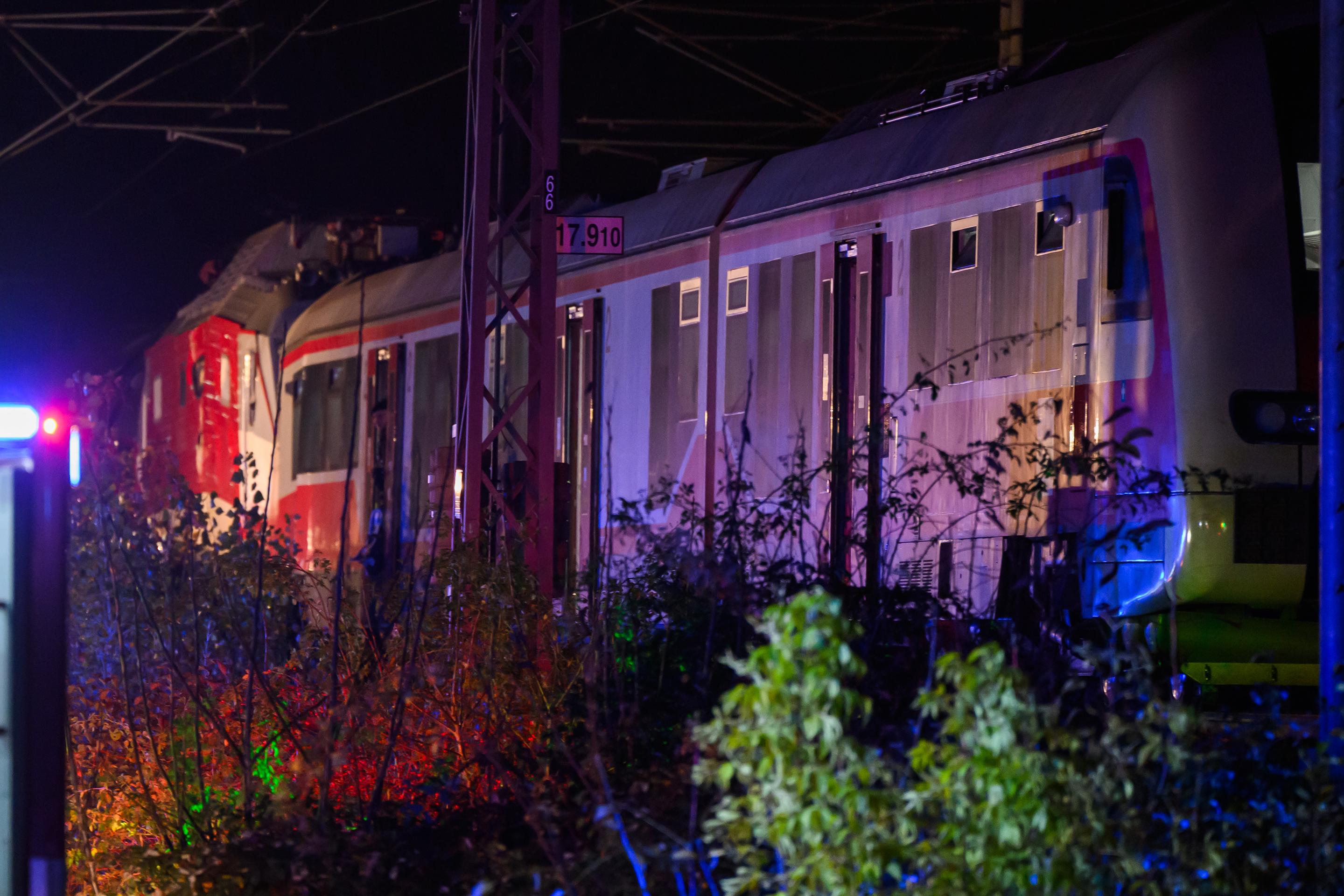 Pri Pezinku sa zrazili dva vlaky