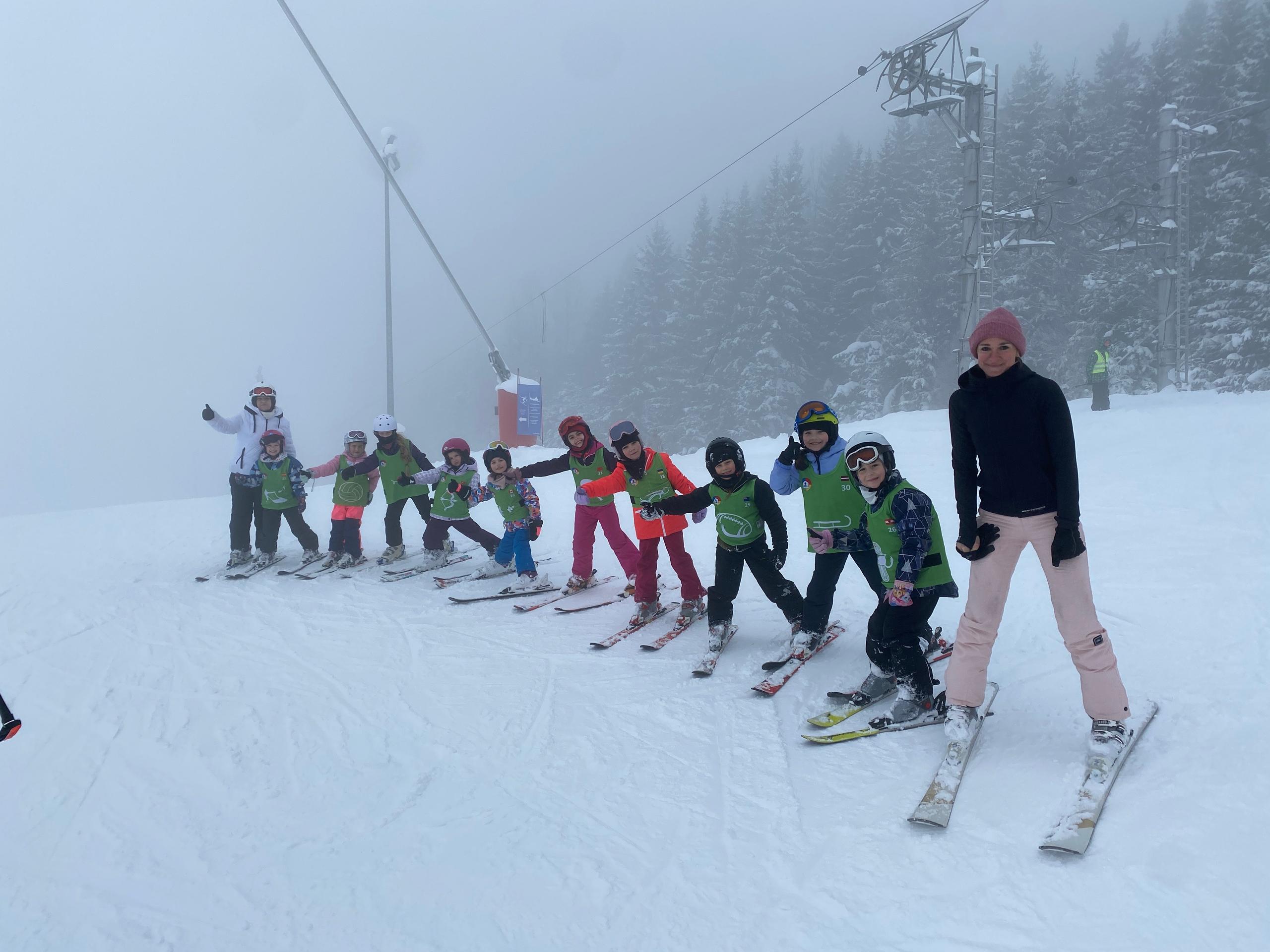 Telocvik robí zábavnou formou.