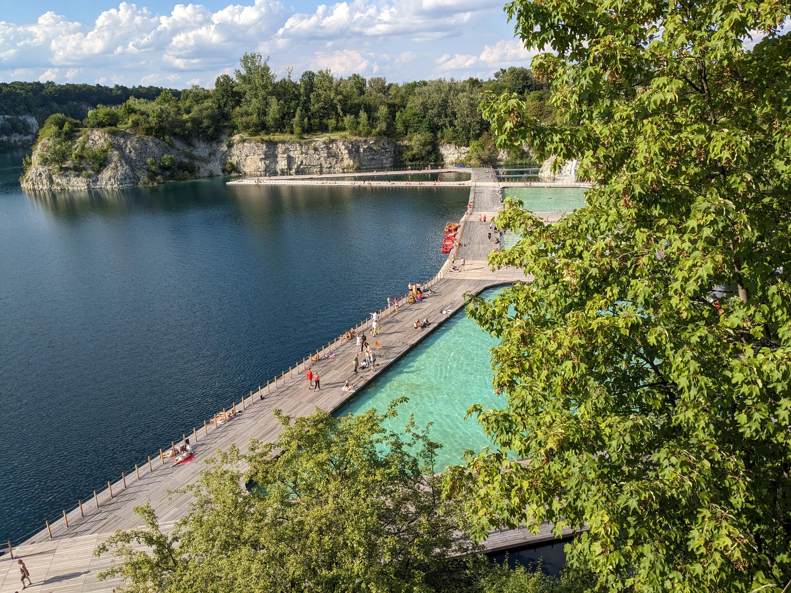 Pohľad na mólo v kameňolome Zakrzowek