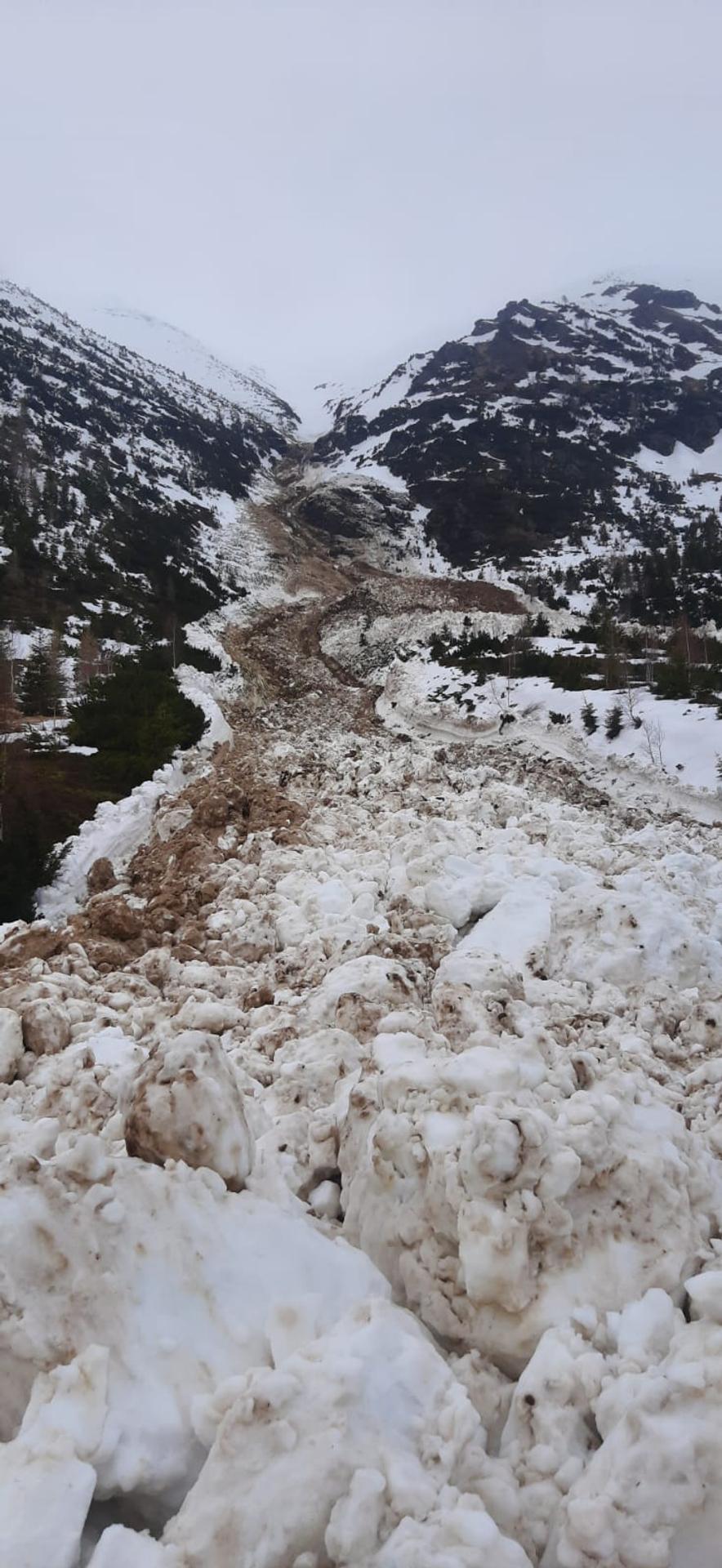 V Žiarskej doline spadla lavína
