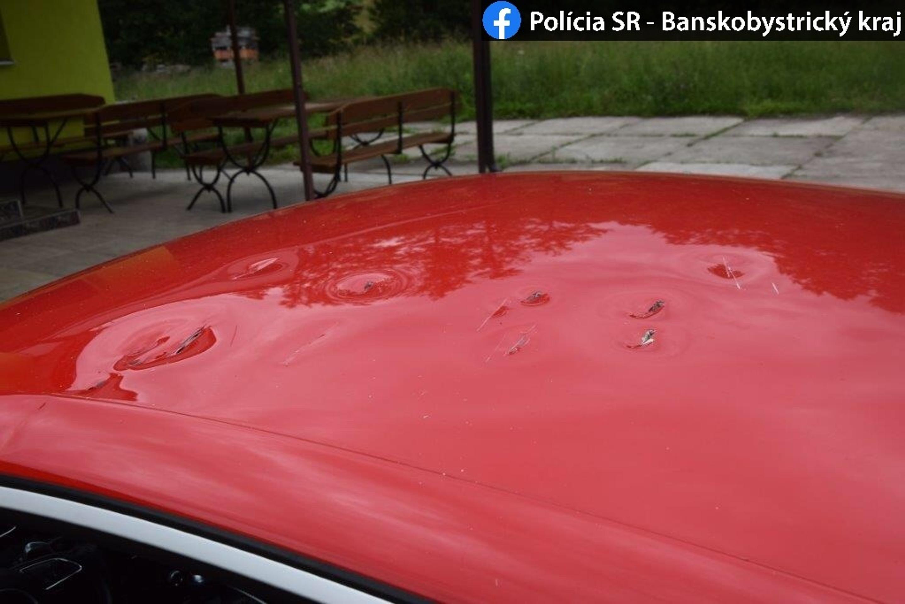 Poškodené auto Audi RS5 v Hriňovej.