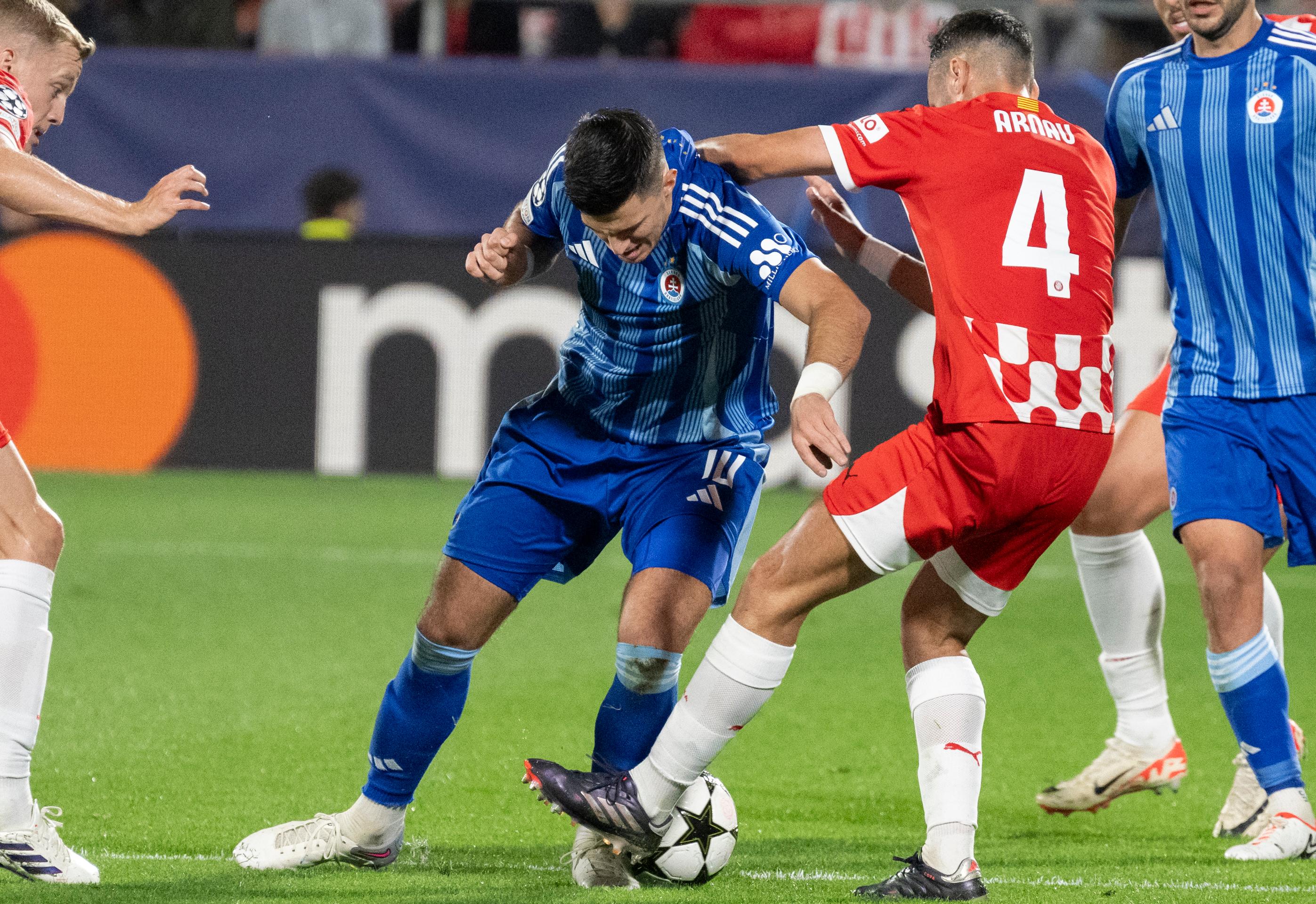 Momentka zo zápasu Girona - Slovan v Lige majstrov