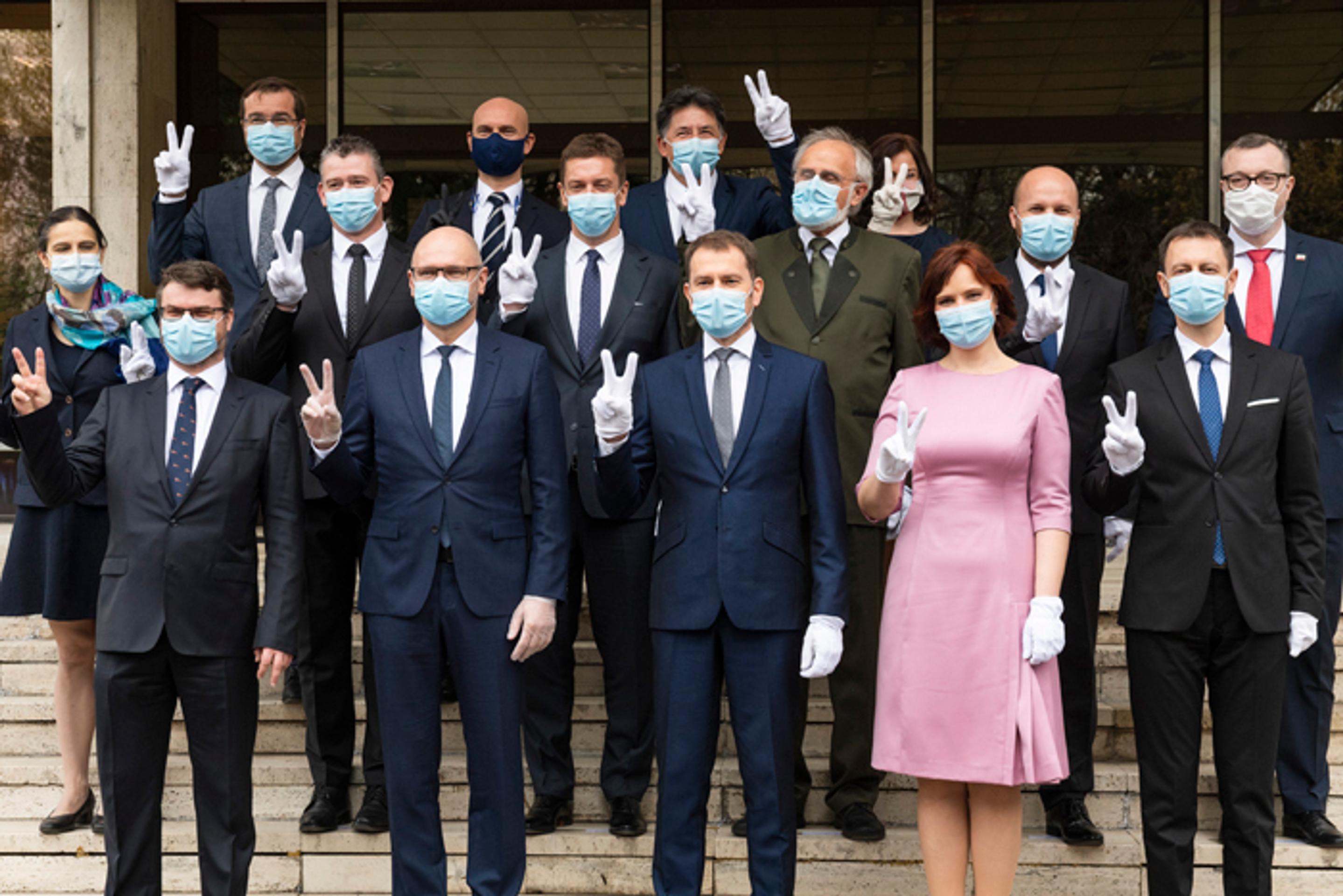 Spoločná fotografia kabinetu Igora Matovič.