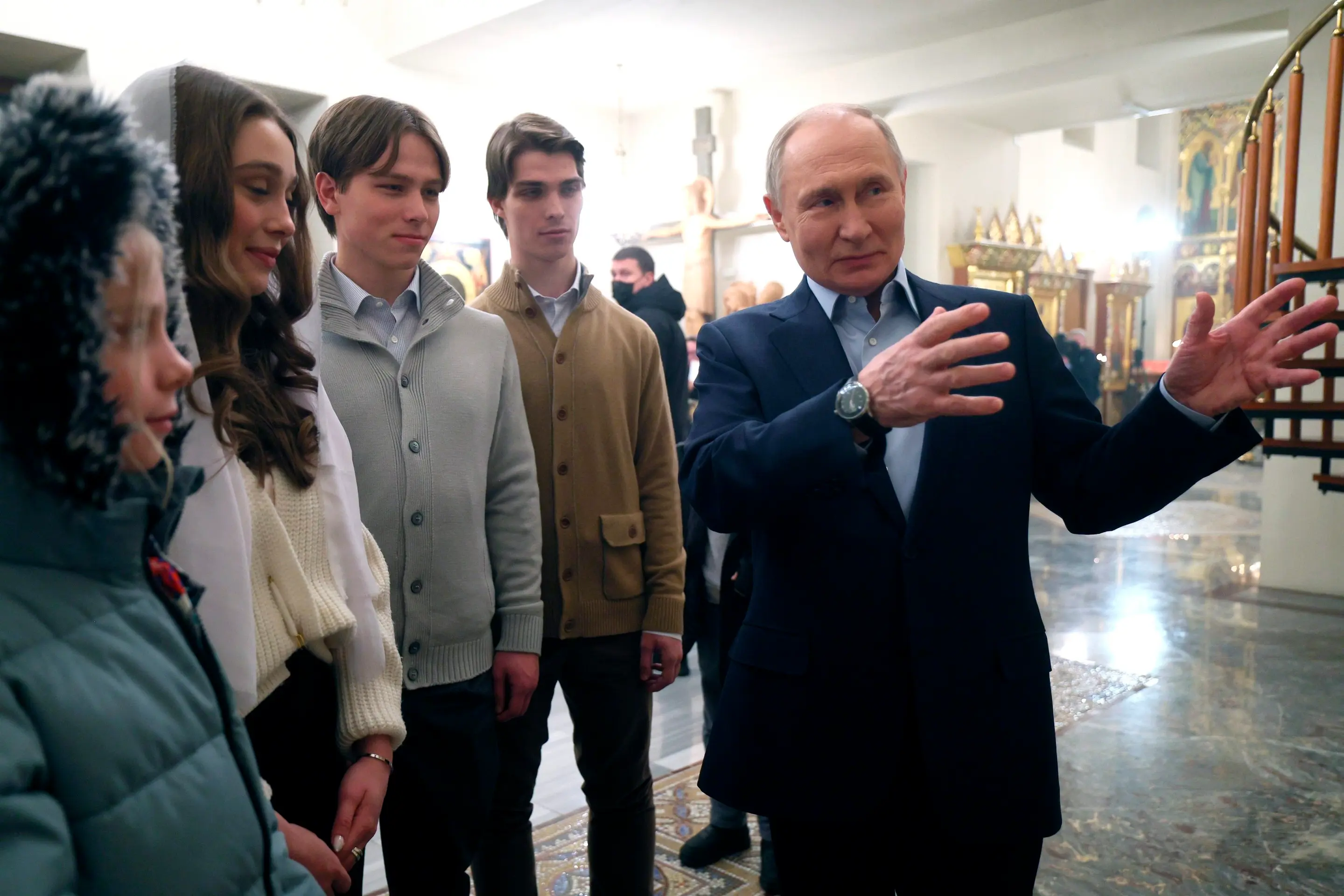 Putin slávil Božie narodenie v spoločnosti rodín vojakov padlých na Ukrajine.