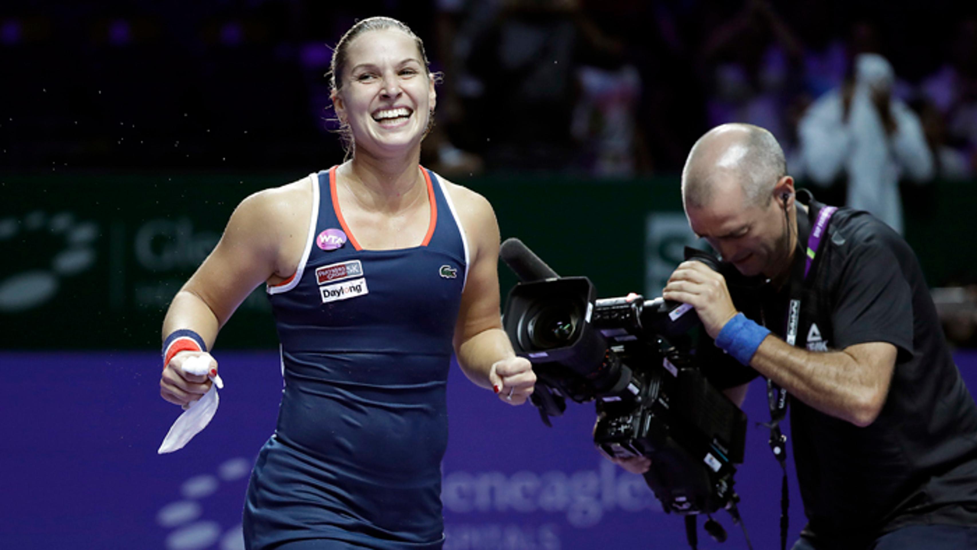 Dominika Cibulková sa raduje po víťazstve nad Svetlanou Kuznecovovou na MS WTA.