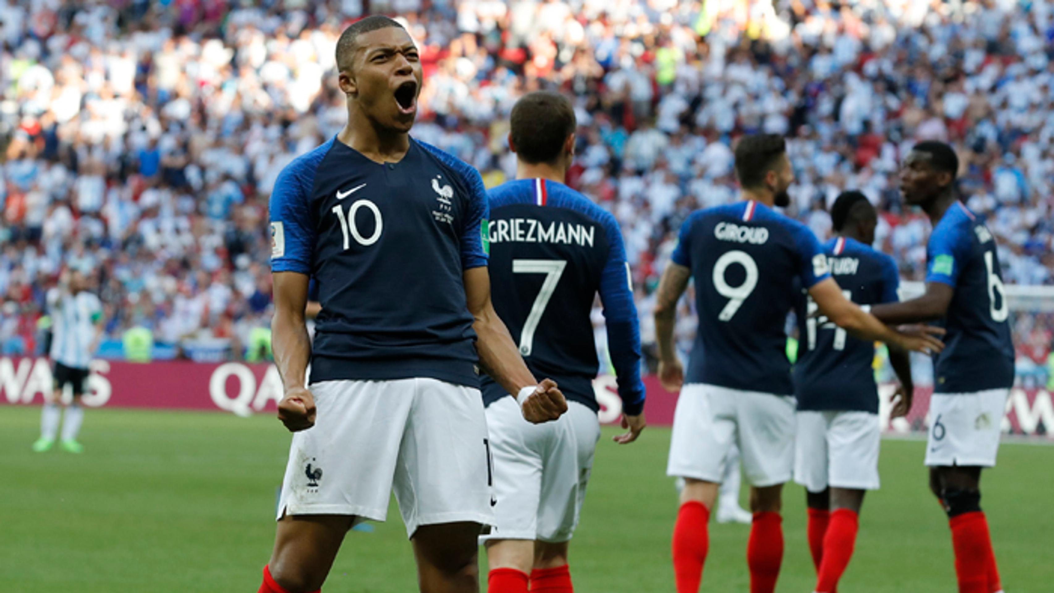 Francúzsky reprezentant Kylian Mbappe sa raduje z druhého gólu, ktorý dal do Argentíne v osemfinále.
