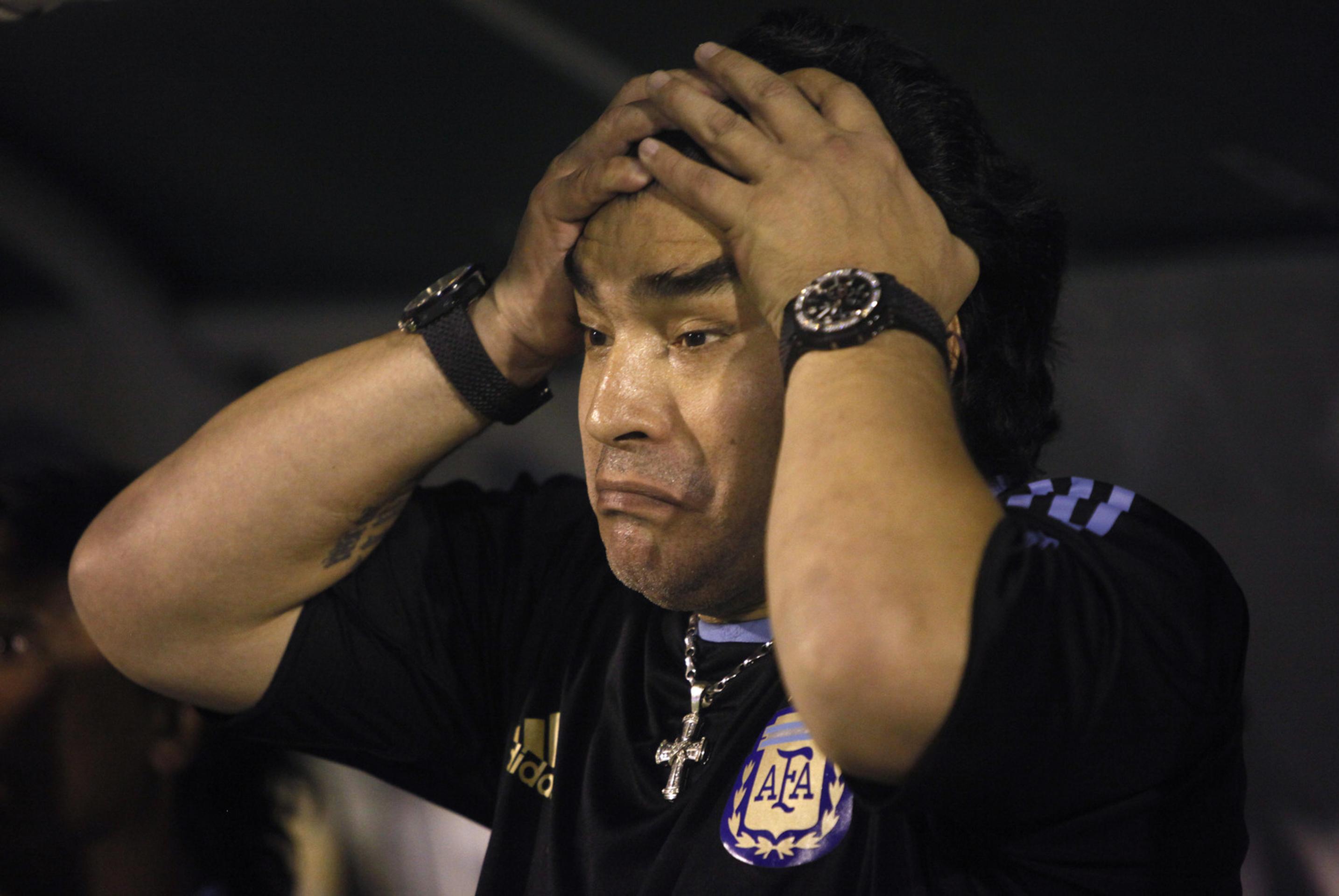 Argentínsky tréner Diego Maradona sa teší z gólu proti Uruguaju v kvalifikácii MS 2010.