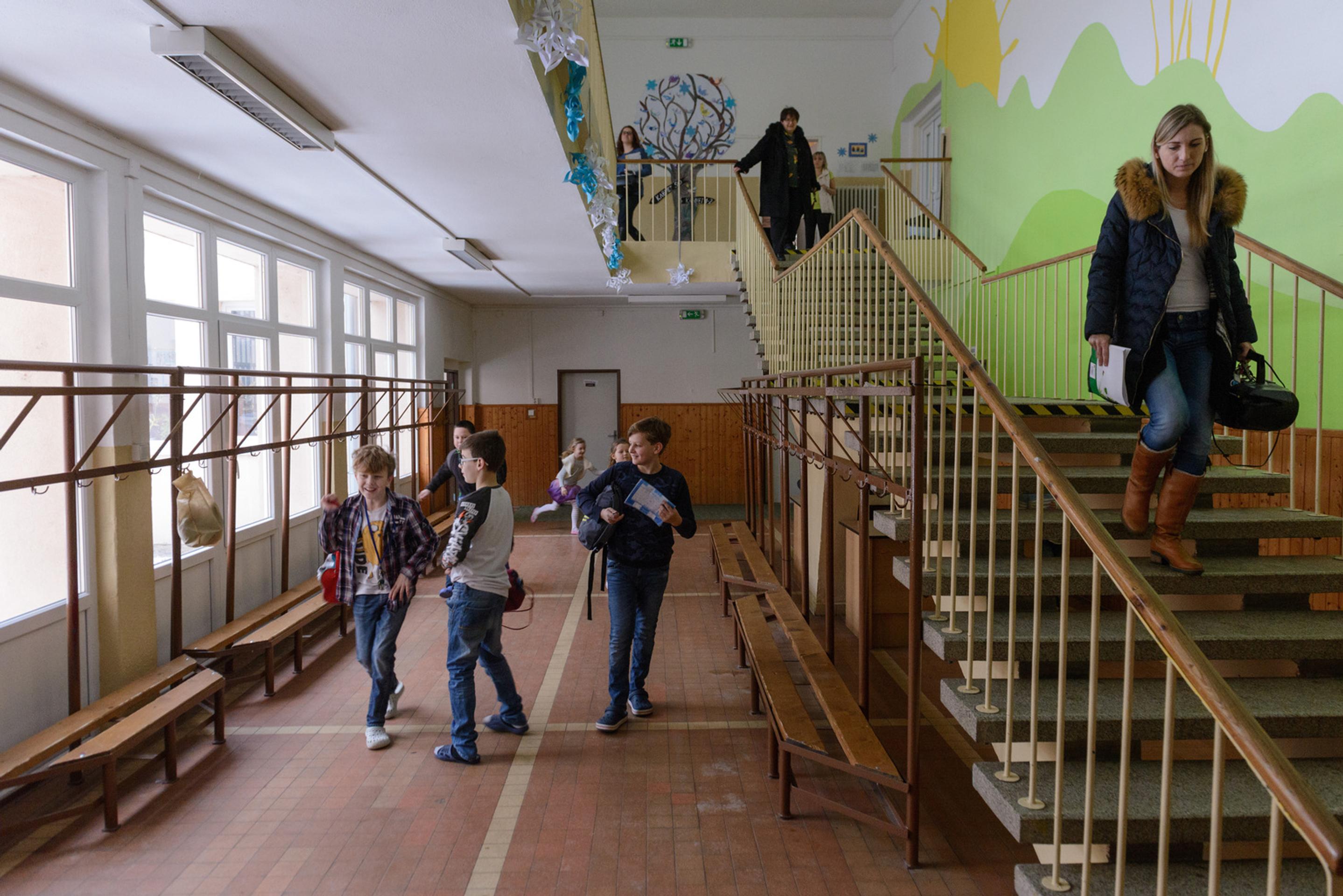 Časť učiteľov na Slovensku vstúpila v pondelok 25. januára 2016 do ostrého, časovo neobmedzeného štrajku.