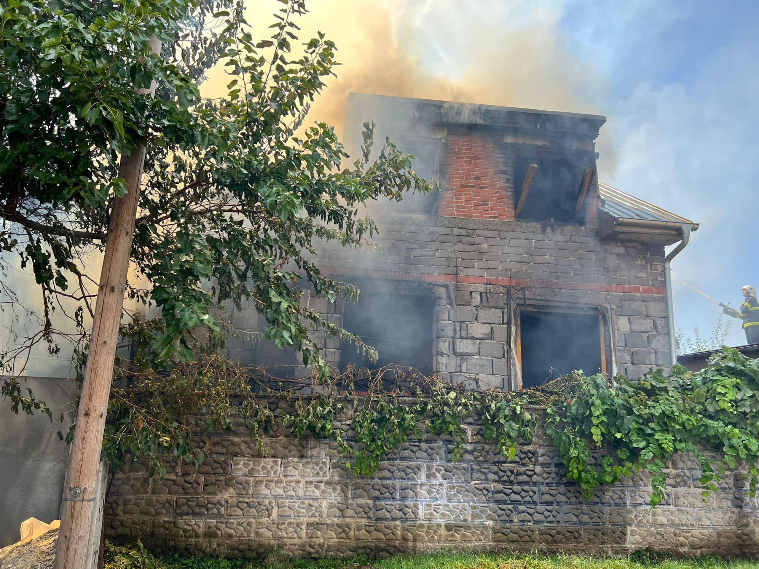 V Šoporni vypukol požiar rodinného domu.
