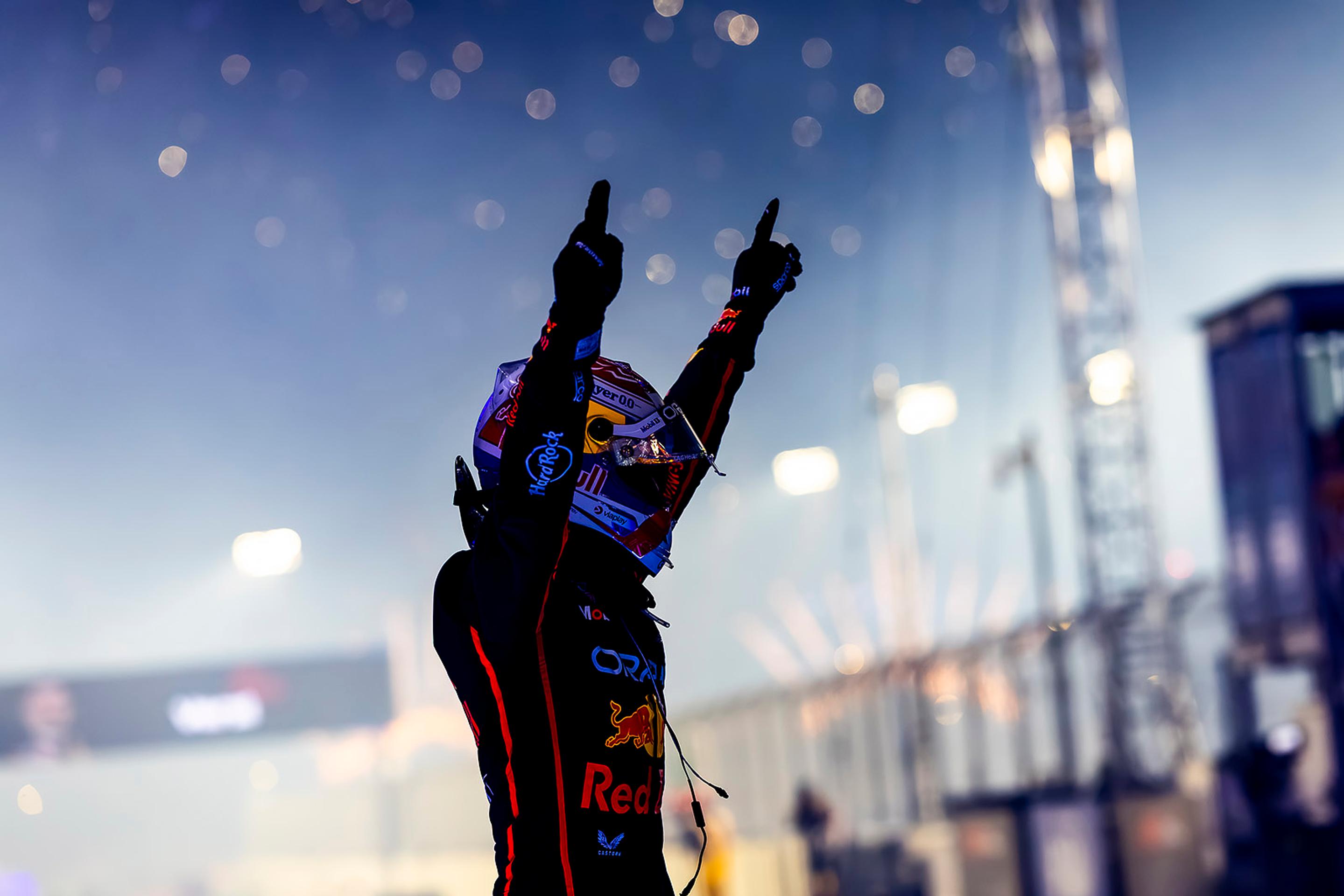 Max Verstappen na Red Bulle ovládol Veľkú cenu Kataru.