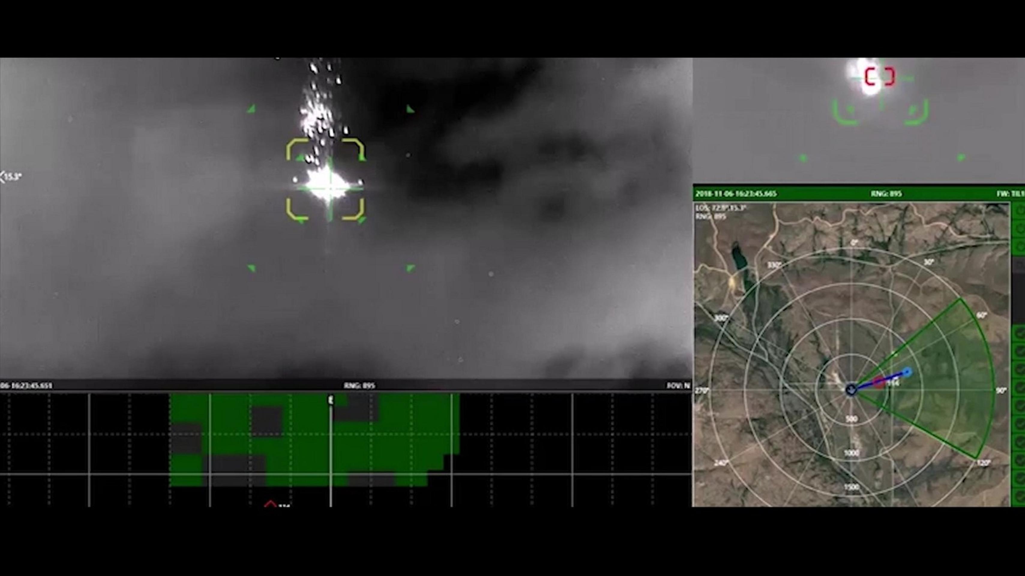 Displej, ktorý má pred sebou operátor riadiaci laser.