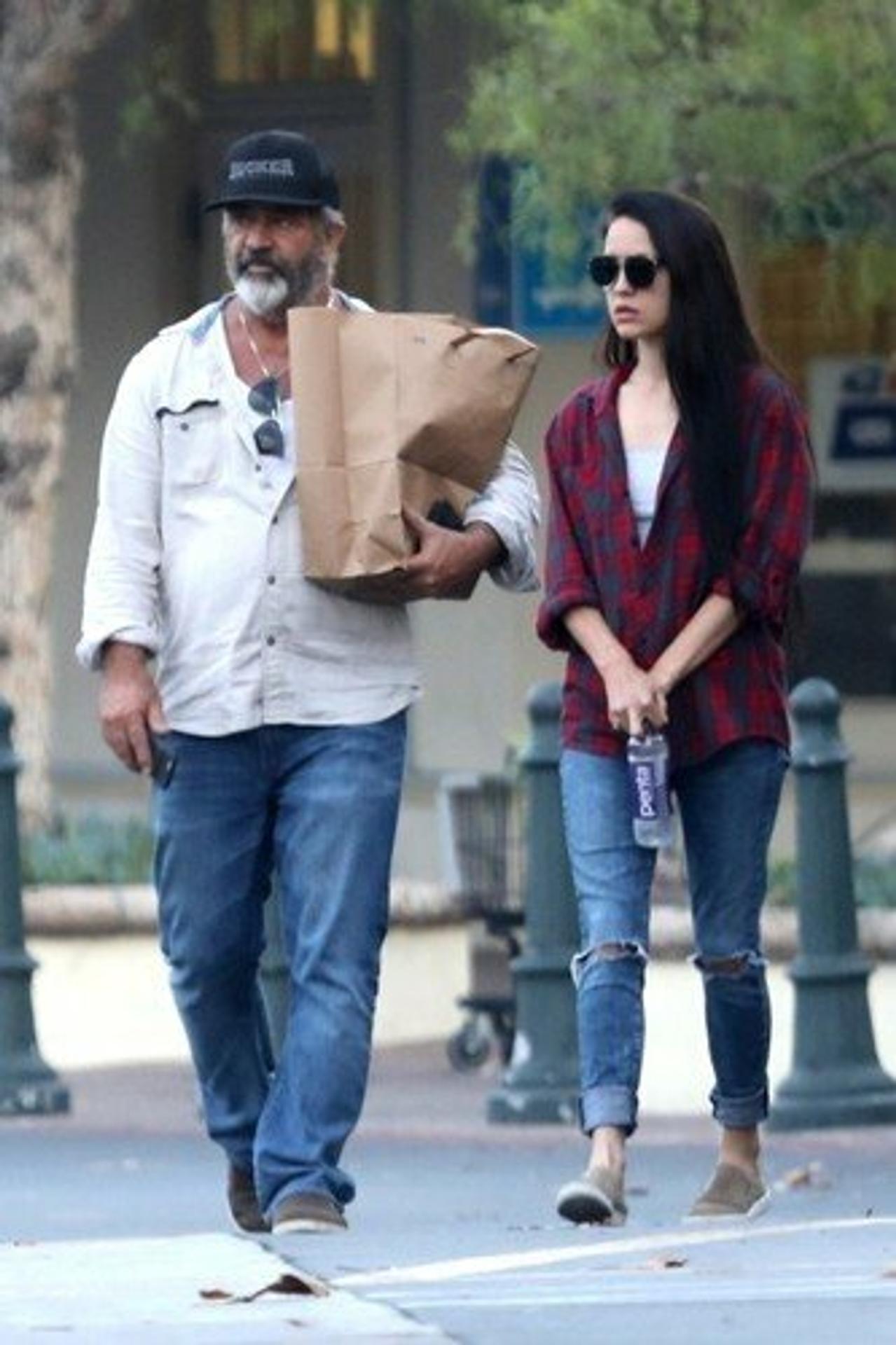 Ľudský Ken Rodrigo Alves na Zlatých glóbusoch