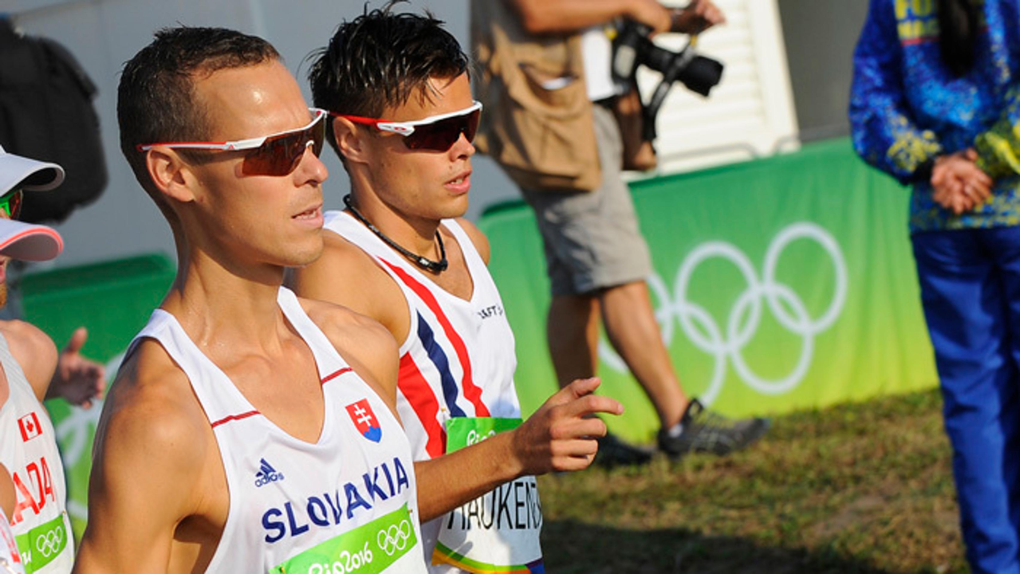 Matej Tóth na trati chodeckých pretekov na 50 km.