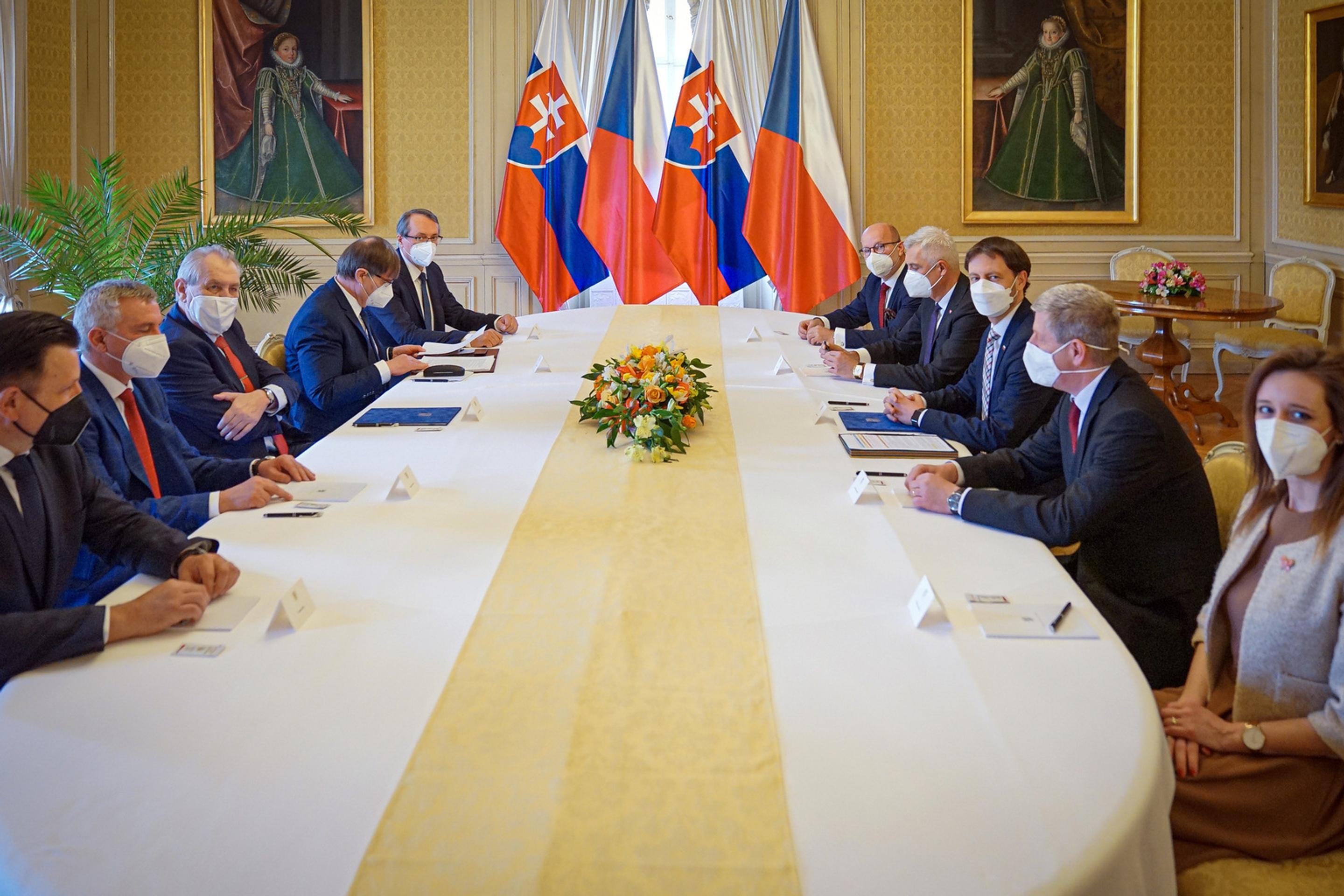 Slovenská delegácia na zámku v Lánoch.