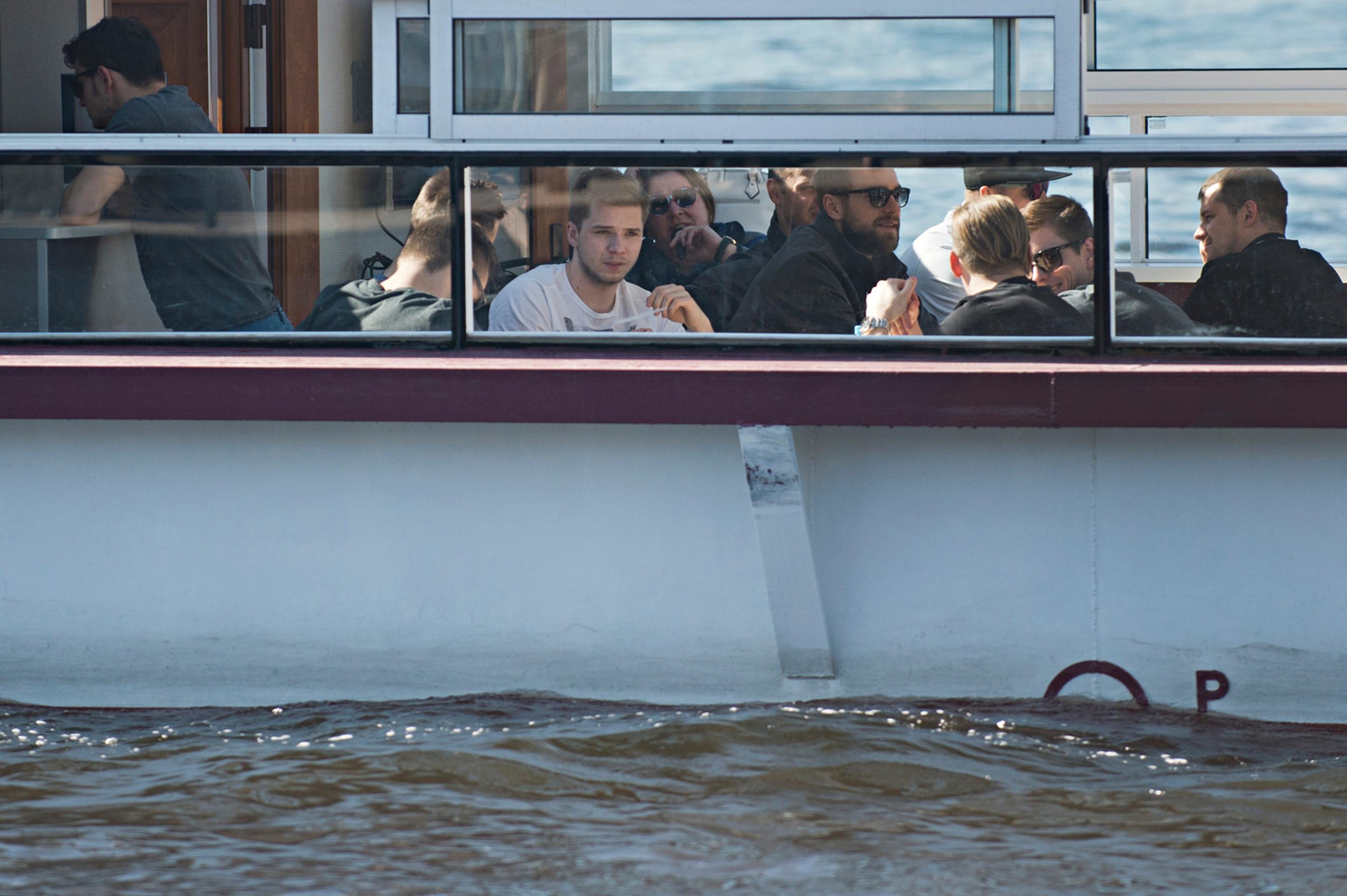 Slovenskí hokejoví reprezentanti si spestrili voľný deň na Majstrovstvách sveta v ruskom Petrohrade výletom vyhliadkovou loďou.