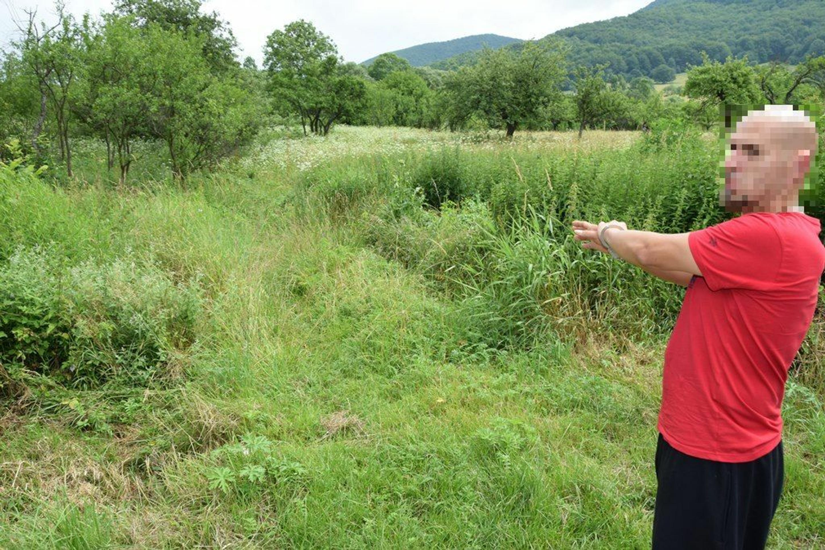 Miroslav Lehotský ukazuje miesto, kde zakopal údajné obete.