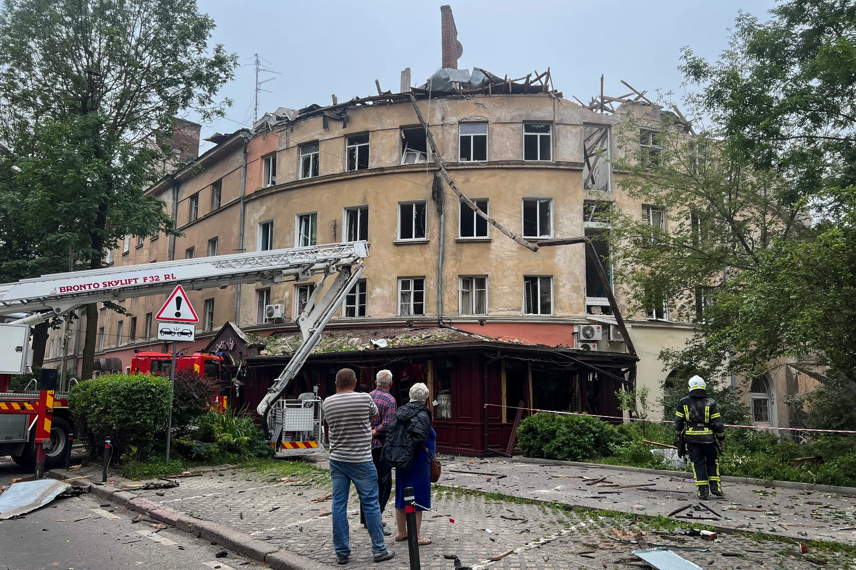 Ruský raketový útok na ukrajinské mesto Ľvov.