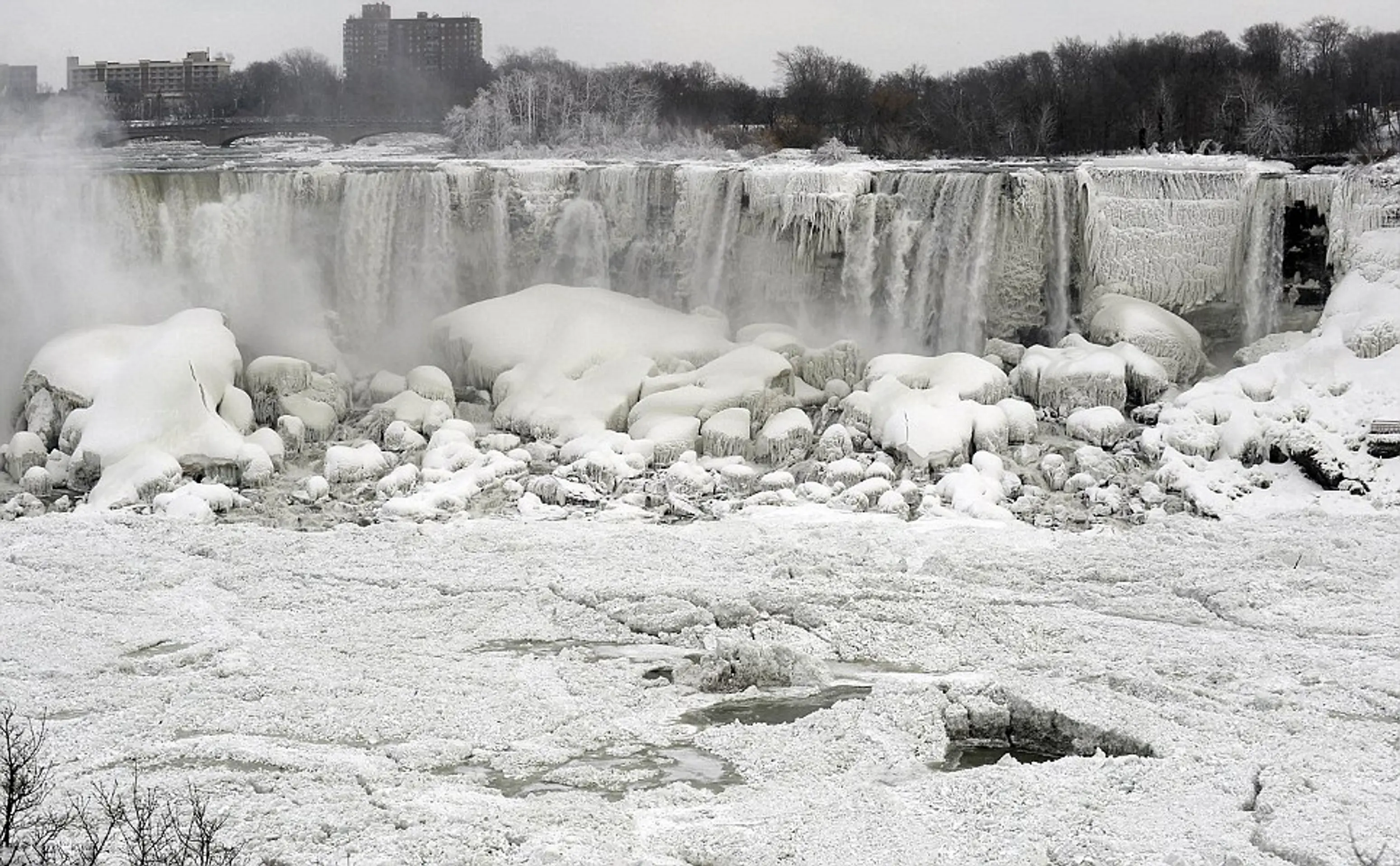 Zamrznuté Niagarské vodopády