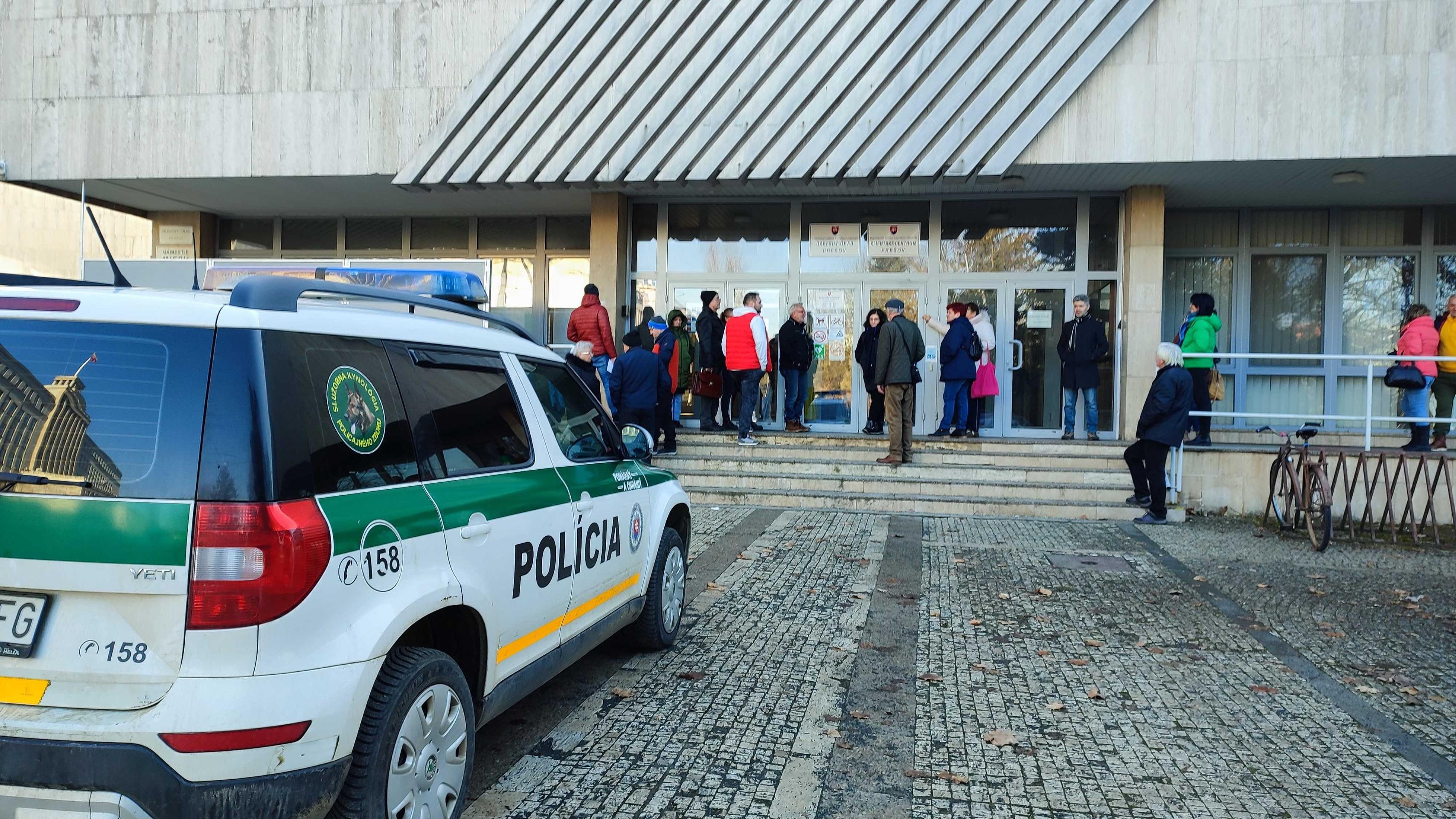 Klientske centrum pre bombovú hrozbu evakuovali.