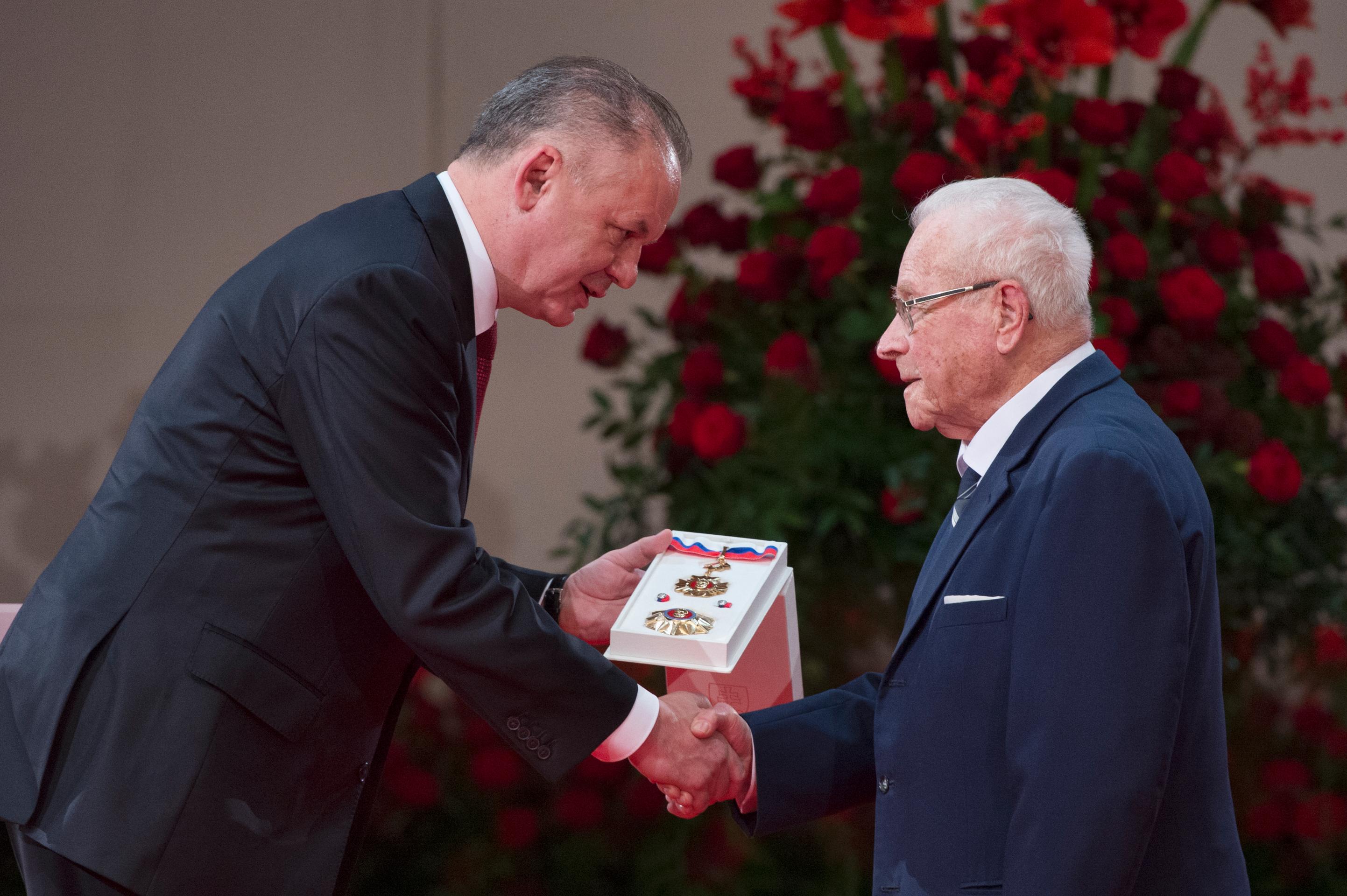 Otto Šimko si prebral štátne vyznamenanie Rad Ľudovíta Štúra II. triedy